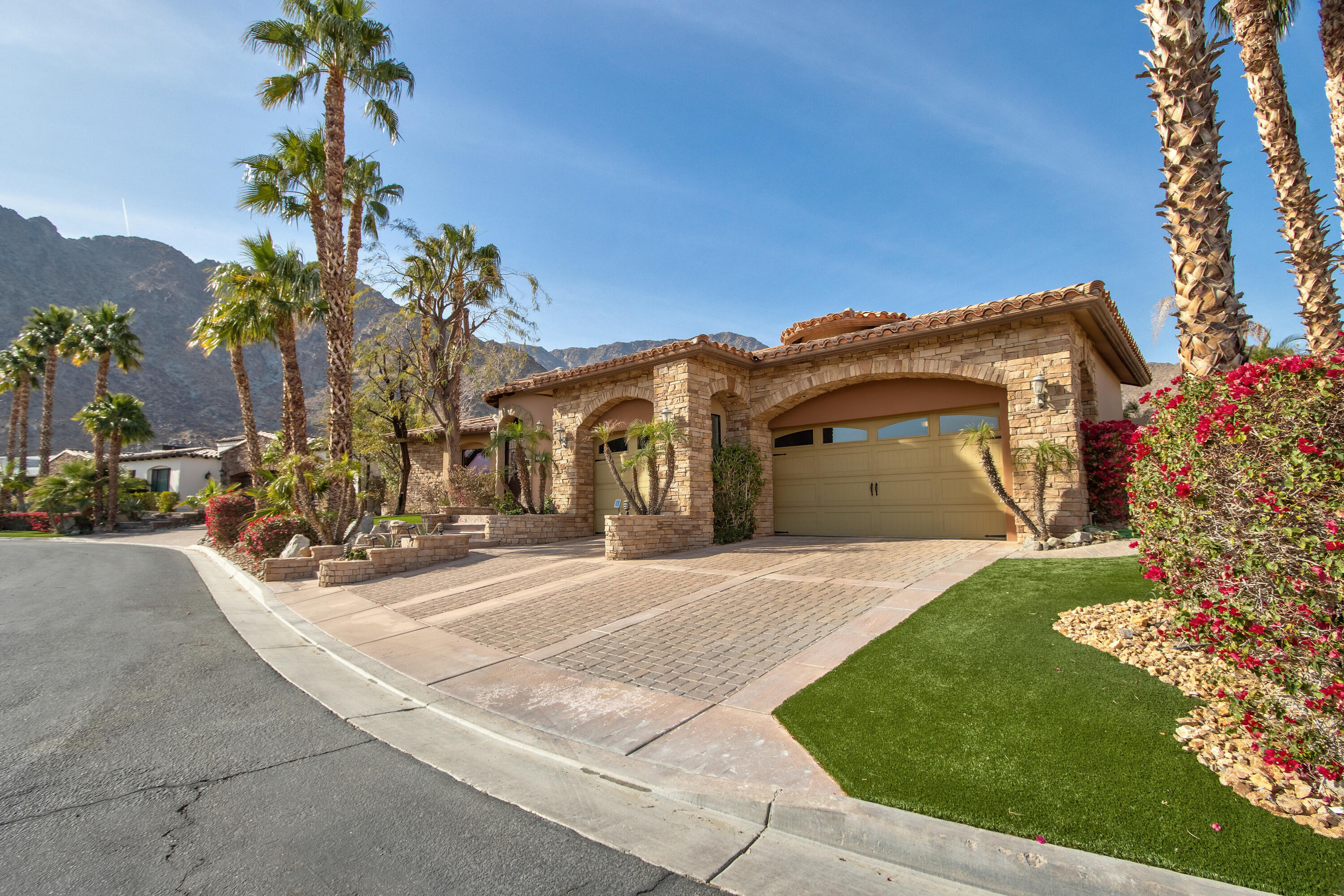 La Quinta, California, 92253, United States, 4 Bedrooms Bedrooms, ,4 BathroomsBathrooms,Residential,For Sale,1940947