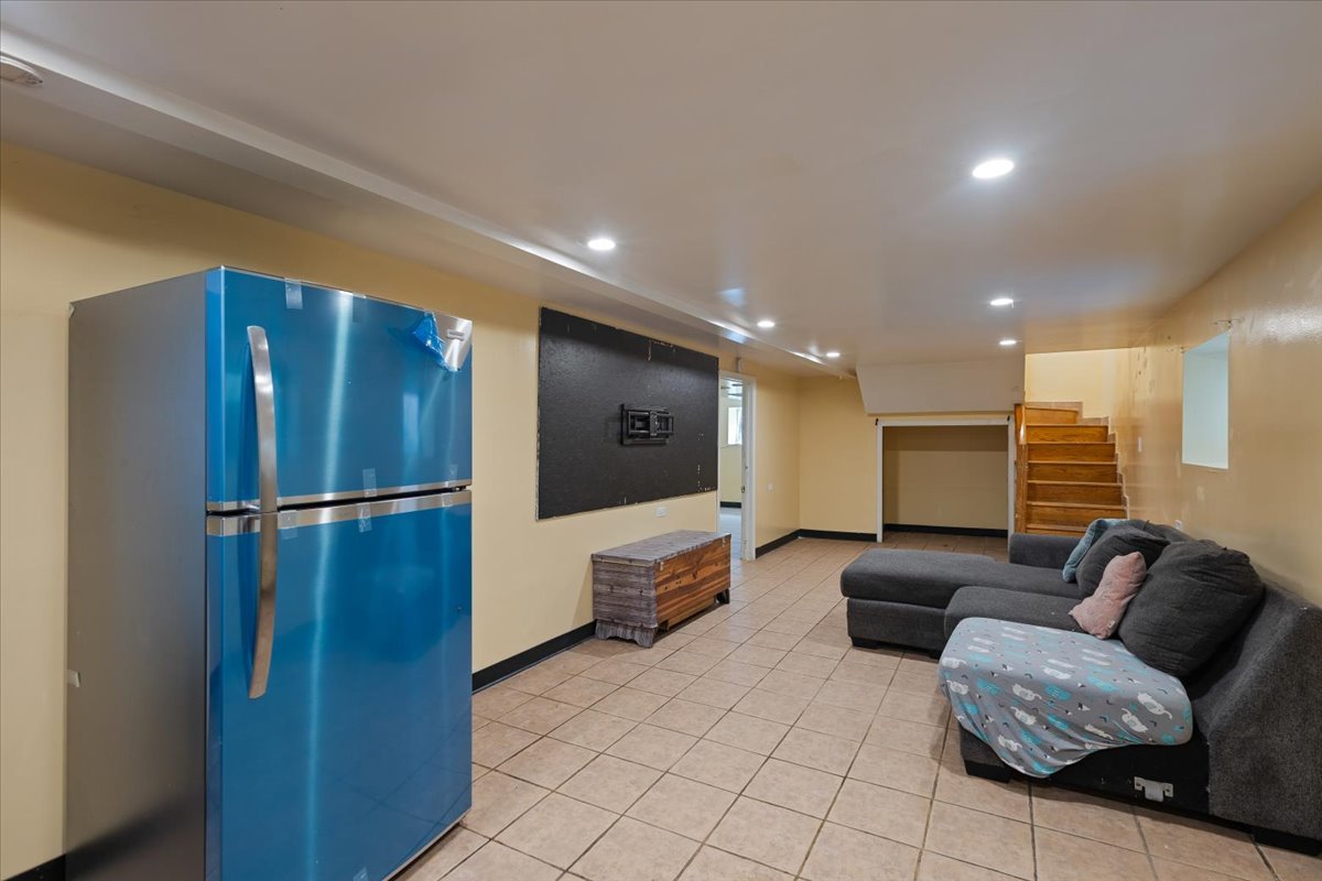 Chicago, Illinois, 60659, United States, 9 Bedrooms Bedrooms, ,Residential,For Sale,1905670