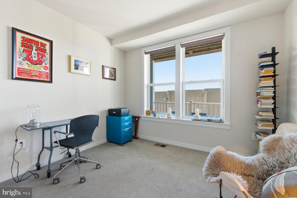 Rockville, Maryland, 20855, United States, 2 Bedrooms Bedrooms, ,3 BathroomsBathrooms,Residential,For Sale,2010770