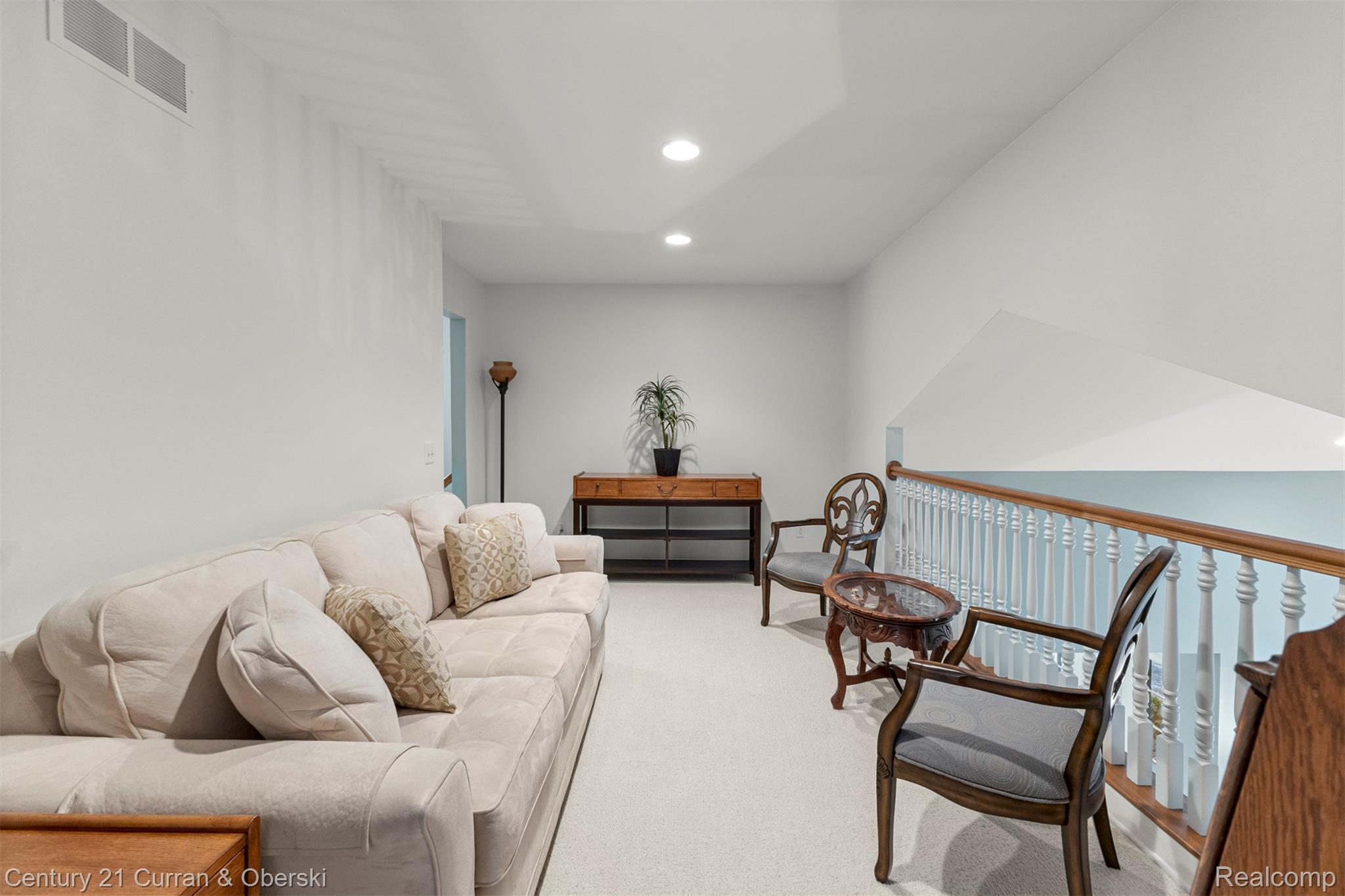 Shelby Charter Township, Michigan, 48316, United States, 2 Bedrooms Bedrooms, ,4 BathroomsBathrooms,Residential,For Sale,1977088