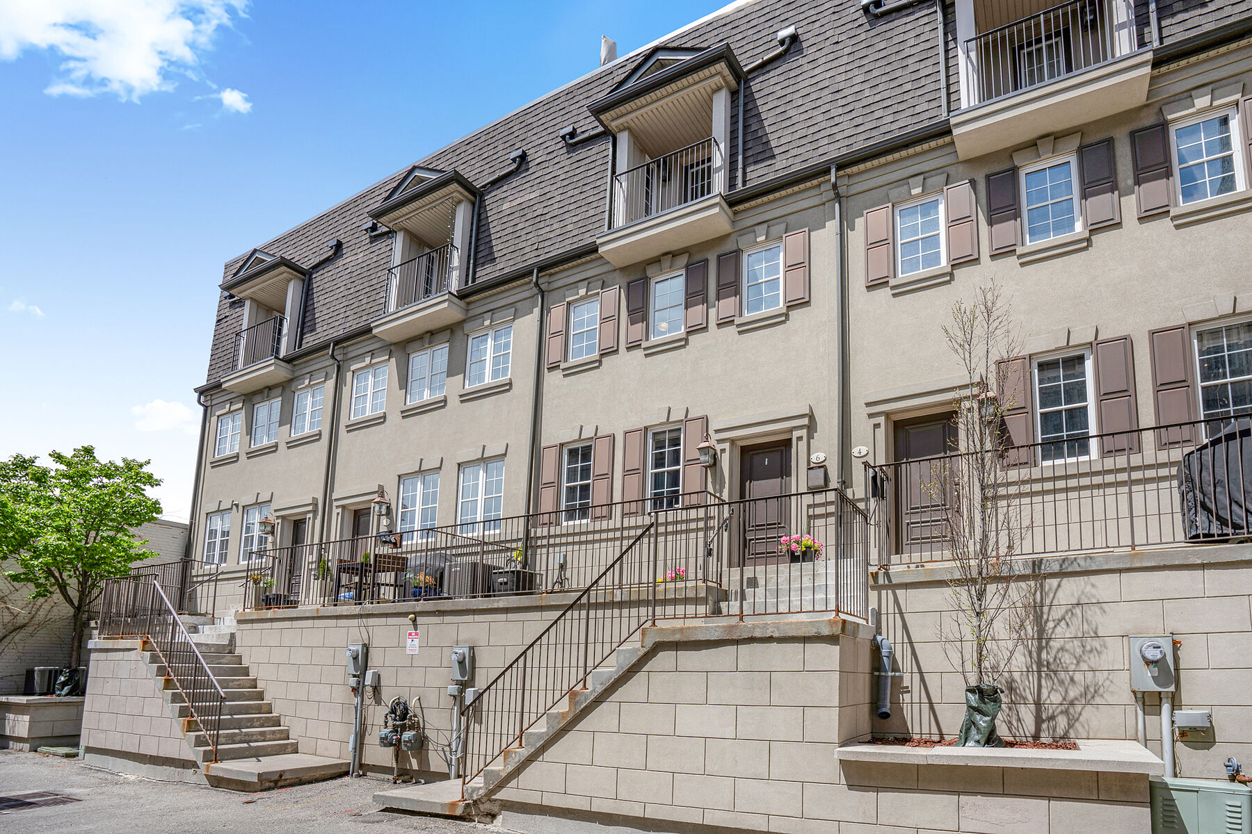  Rare Forest Hill Townhome - 物件實景