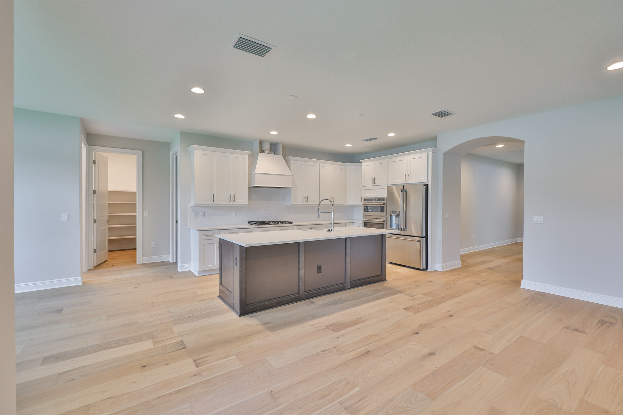Tampa, Florida, 33609, United States, 4 Bedrooms Bedrooms, ,5 BathroomsBathrooms,Residential,For Sale,1792306