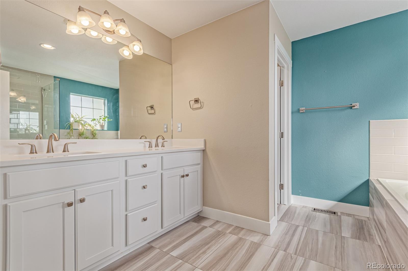 Littleton, Colorado, 80128, United States, 3 Bedrooms Bedrooms, ,3 BathroomsBathrooms,Residential,For Sale,1984819