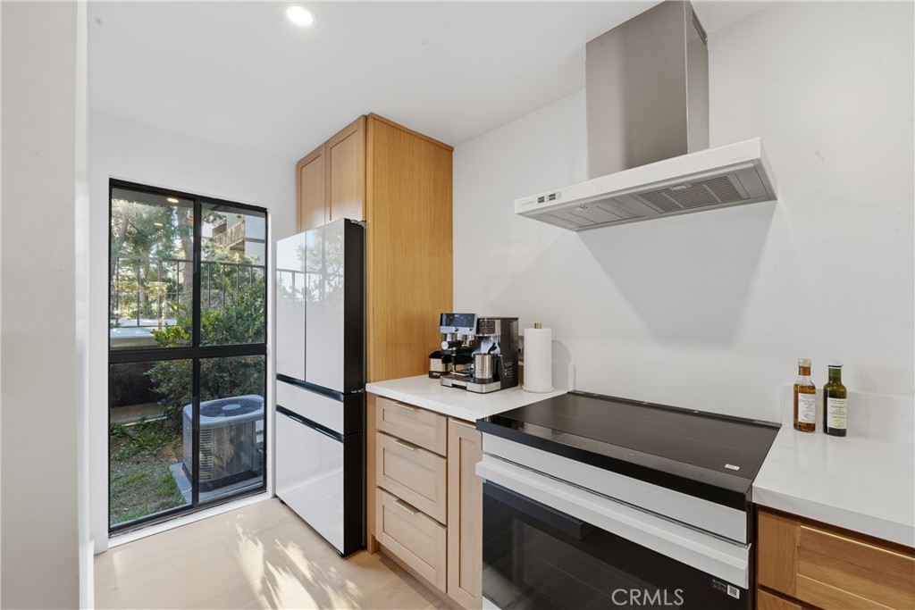 Long Beach, California, 90803, United States, 1 Bedroom Bedrooms, ,1 BathroomBathrooms,Residential,For Sale,2003113