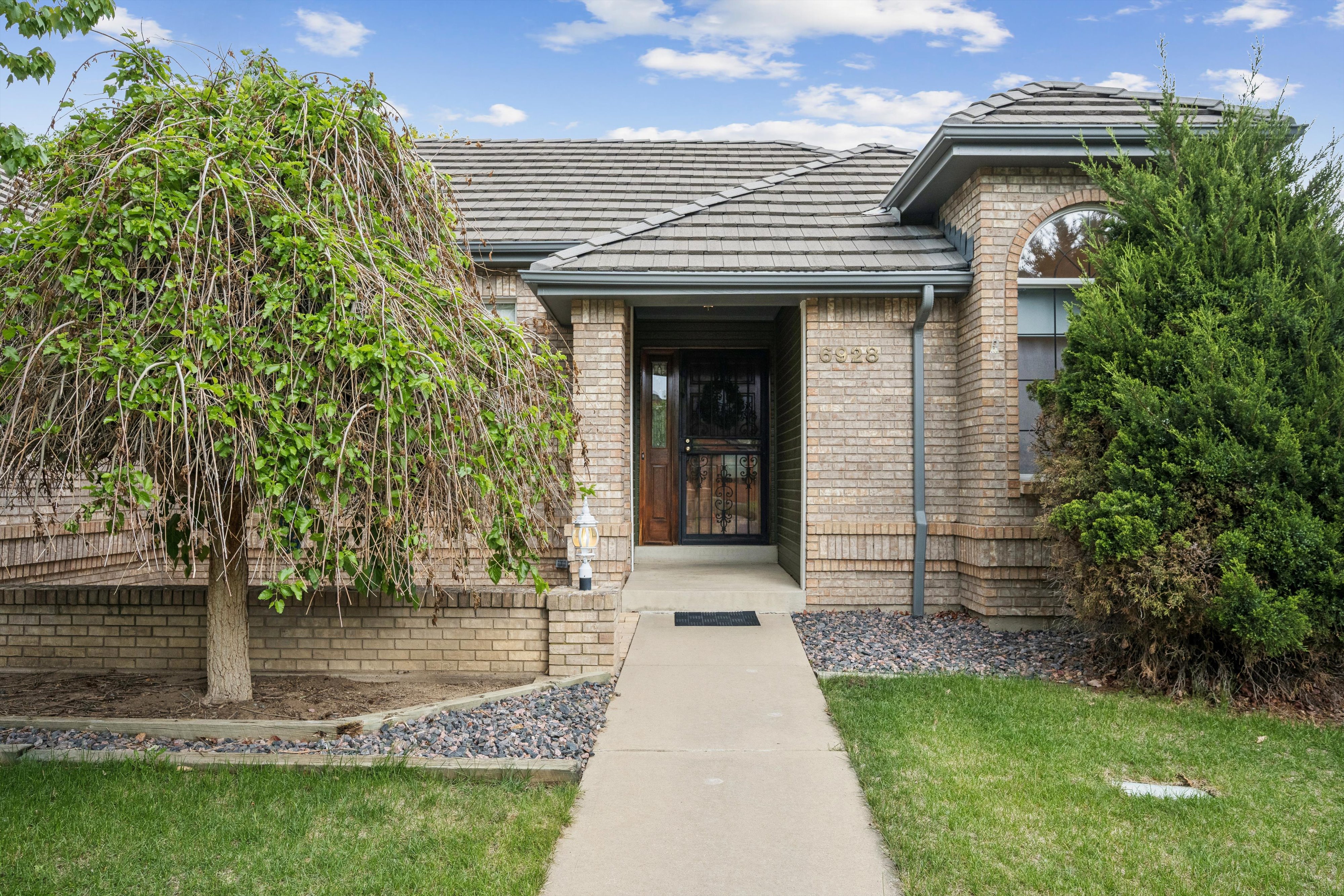  Thoughtfully Updated and Beautifully Maintained Ranch-Style Residence - 物件實景