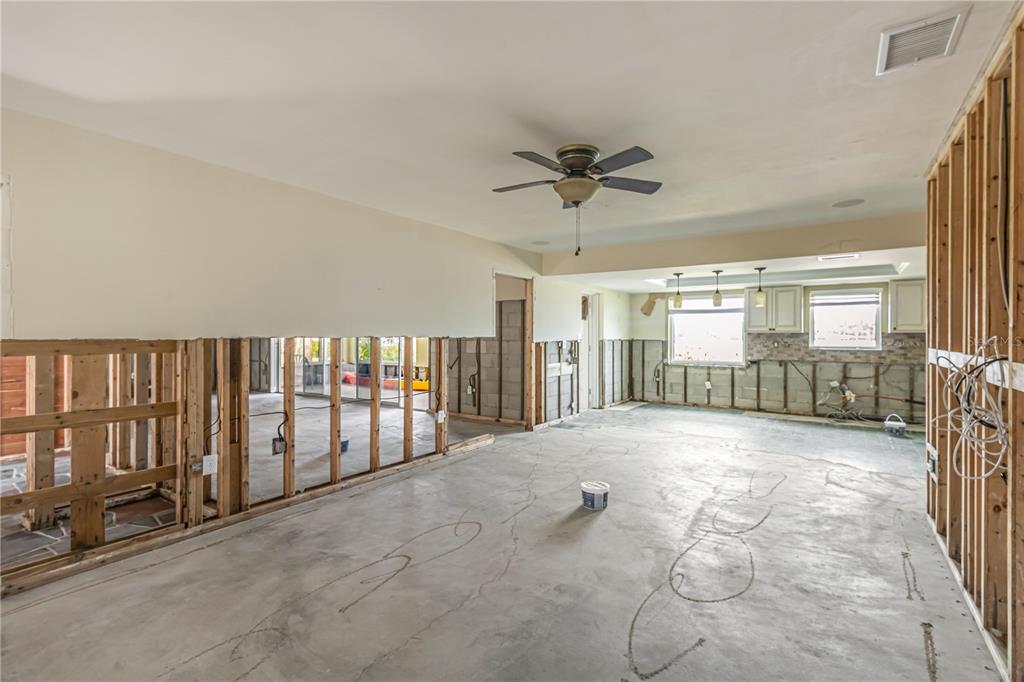 945 Bayshore Drive, Tarpon Springs, Florida, 34689, United States, 3 Bedrooms Bedrooms, ,2 BathroomsBathrooms,Residential,For Sale,945 Bayshore Drive,1675111
