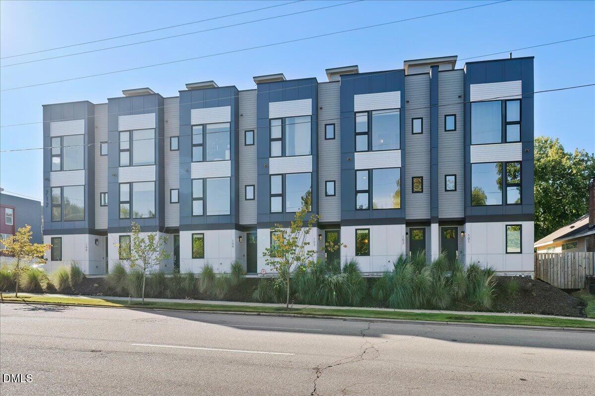 Raleigh, North Carolina, 27601, United States, 3 Bedrooms Bedrooms, ,4 BathroomsBathrooms,Residential,For Sale,1966573