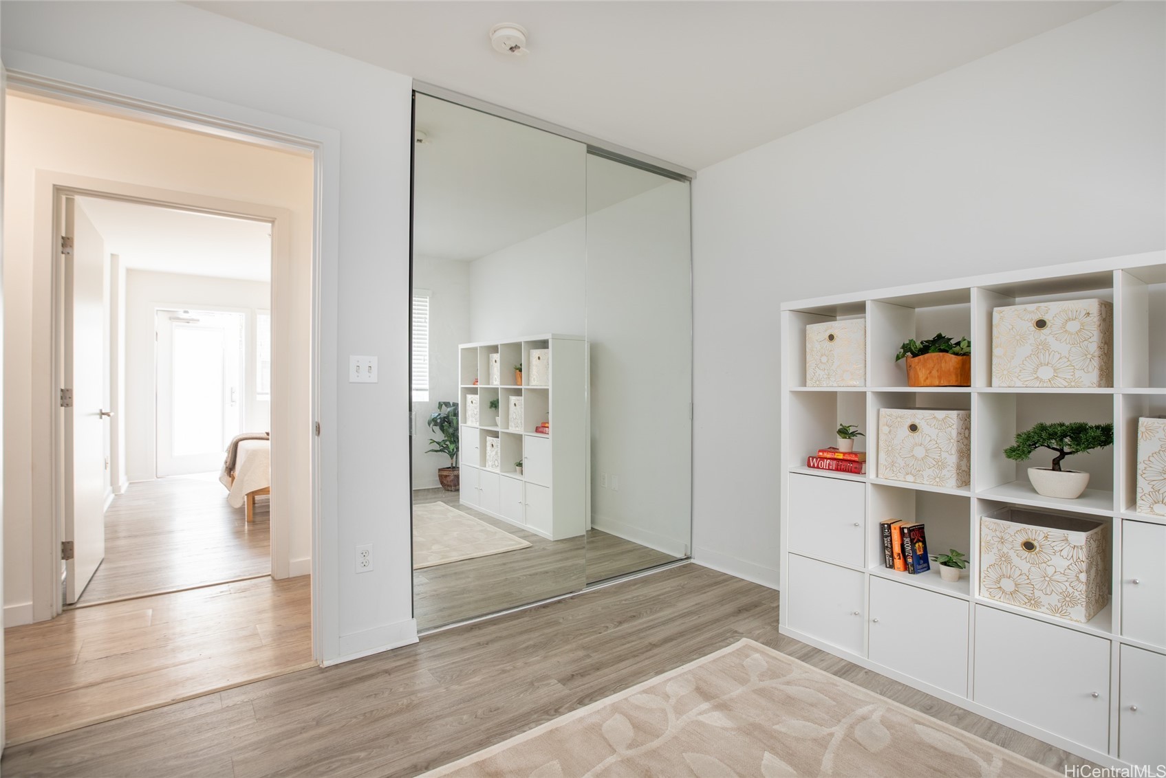 Honolulu, Hawaii, 96814, United States, 2 Bedrooms Bedrooms, ,2 BathroomsBathrooms,Residential,For Sale,1968678