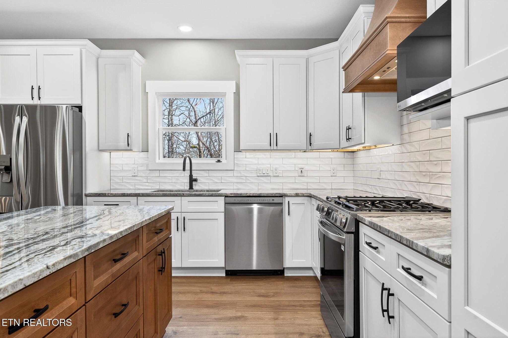 Crossville, Tennessee, 38558, United States, 3 Bedrooms Bedrooms, ,2 BathroomsBathrooms,Residential,For Sale,1989855