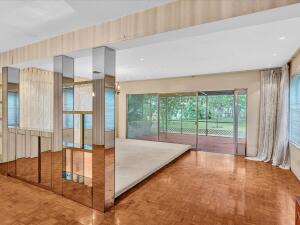 North Miami Beach, Florida, 33179, United States, 4 Bedrooms Bedrooms, ,2 BathroomsBathrooms,Residential,For Sale,1988572