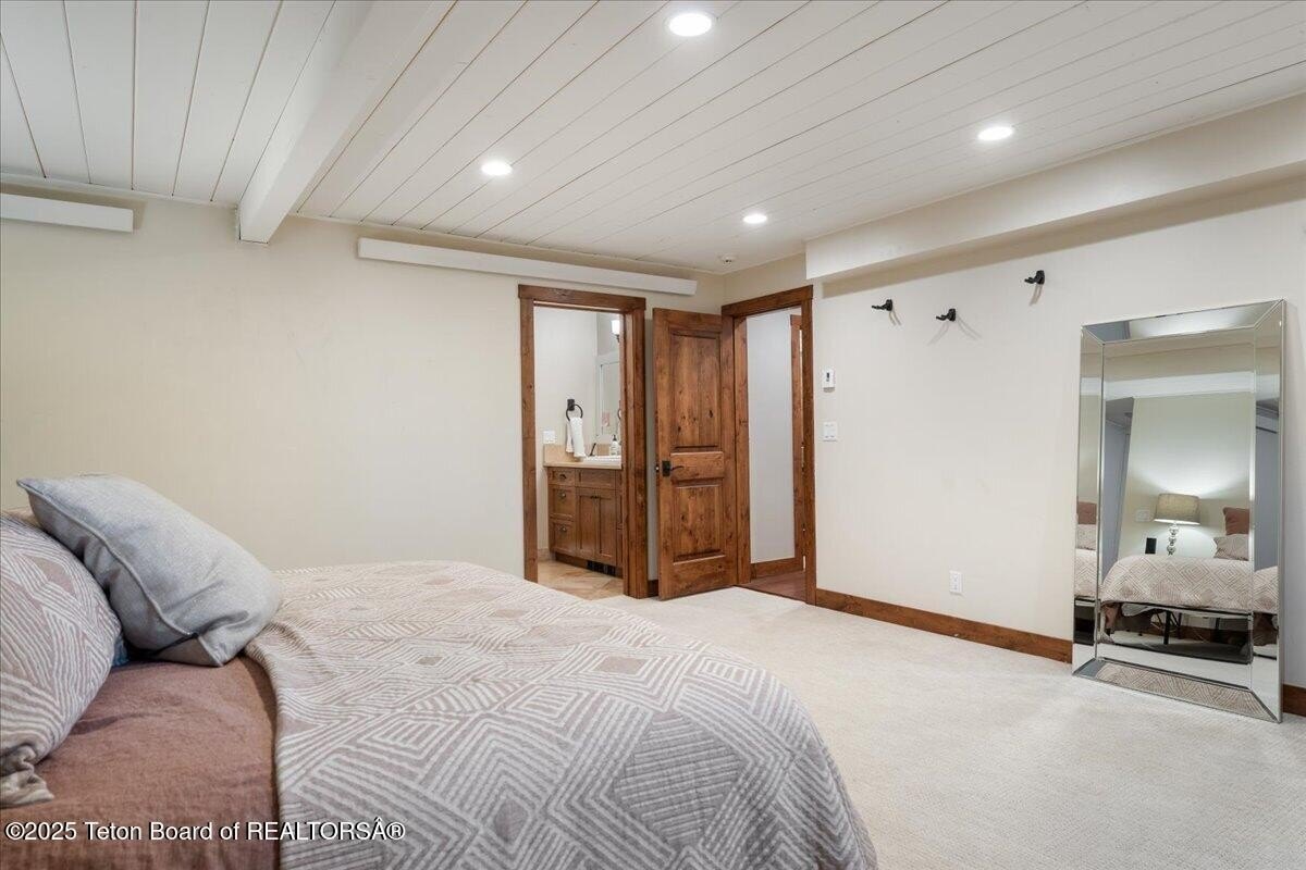 Jackson, Wyoming, 83001, United States, 5 Bedrooms Bedrooms, ,1 BathroomBathrooms,Residential,For Sale,1831130