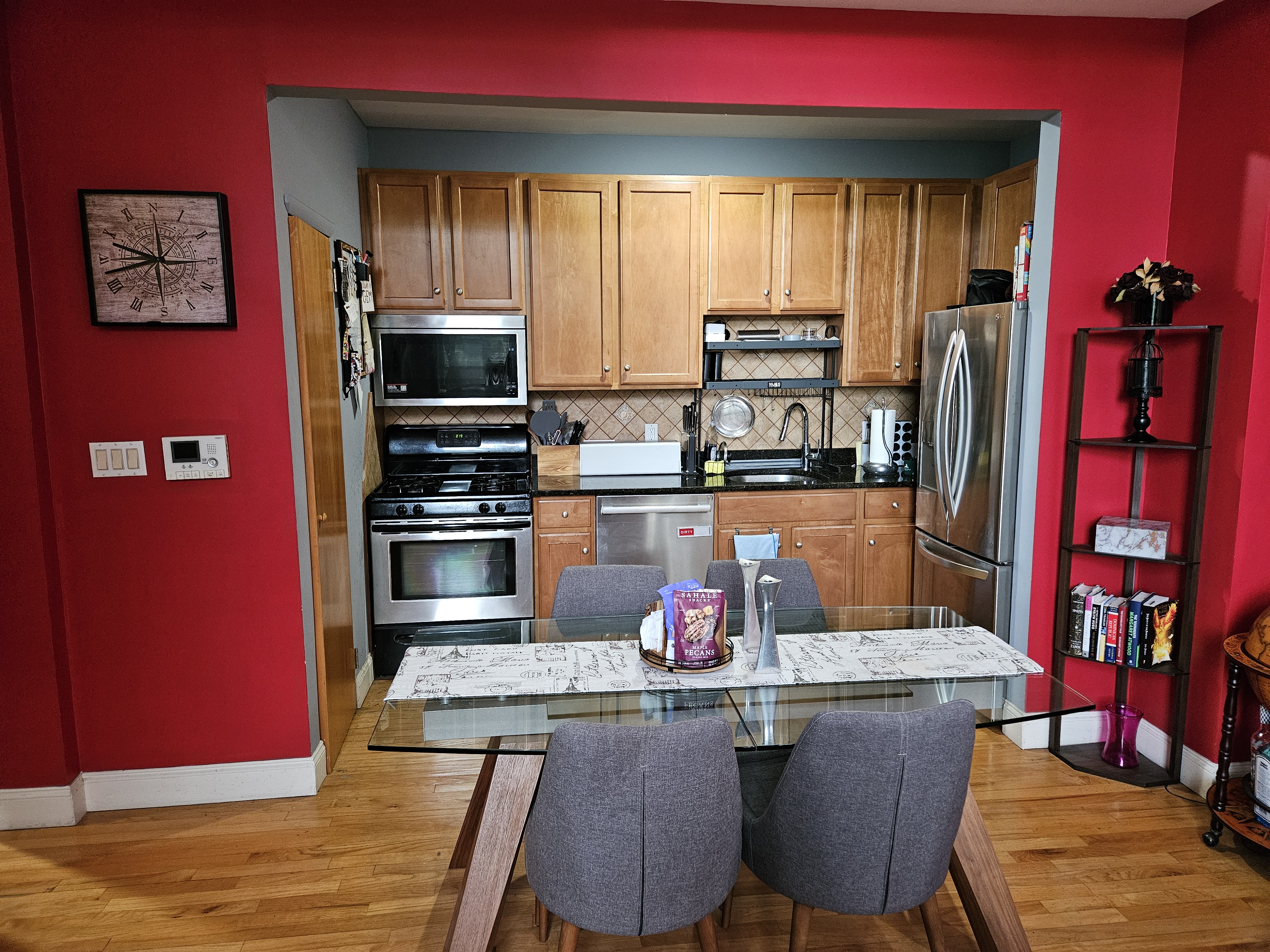 Glendale, New York, 11385, United States, 2 Bedrooms Bedrooms, ,2 BathroomsBathrooms,Residential,For Sale,1987911