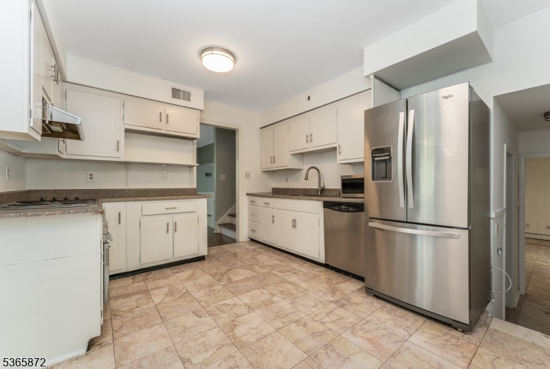 Bridgewater Twp., New Jersey, 08807, United States, 4 Bedrooms Bedrooms, ,3 BathroomsBathrooms,Residential,For Sale,1867393