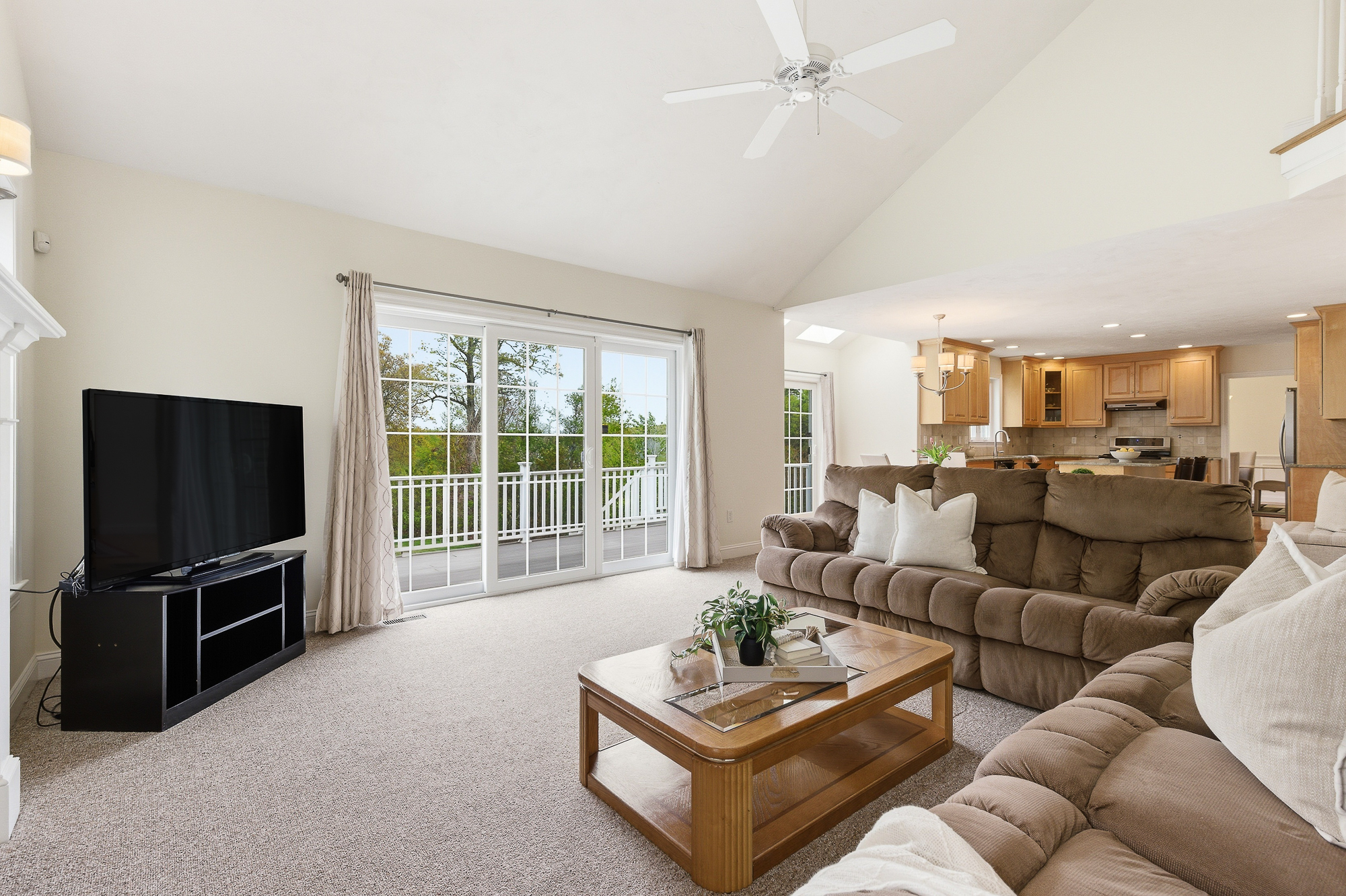  8 Victoria Circle, Shrewsbury, MA 01545 - 物件實景