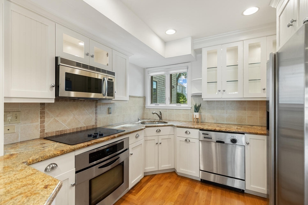 Marblehead, Massachusetts, 01945, United States, 2 Bedrooms Bedrooms, ,2 BathroomsBathrooms,Residential,For Sale,1895462