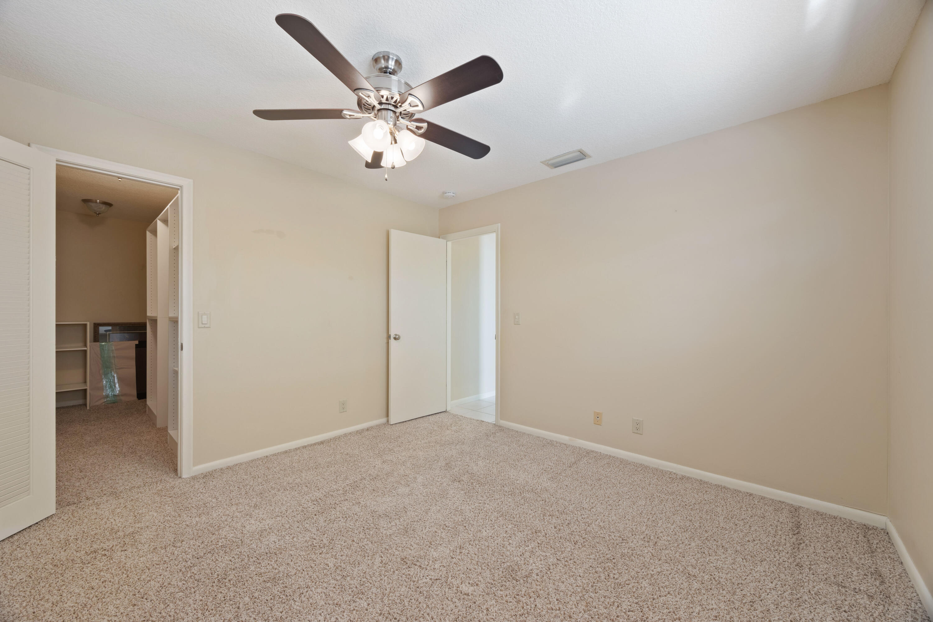 Lake Worth, Florida, 33462, United States, 3 Bedrooms Bedrooms, ,2 BathroomsBathrooms,Residential,For Sale,1966496