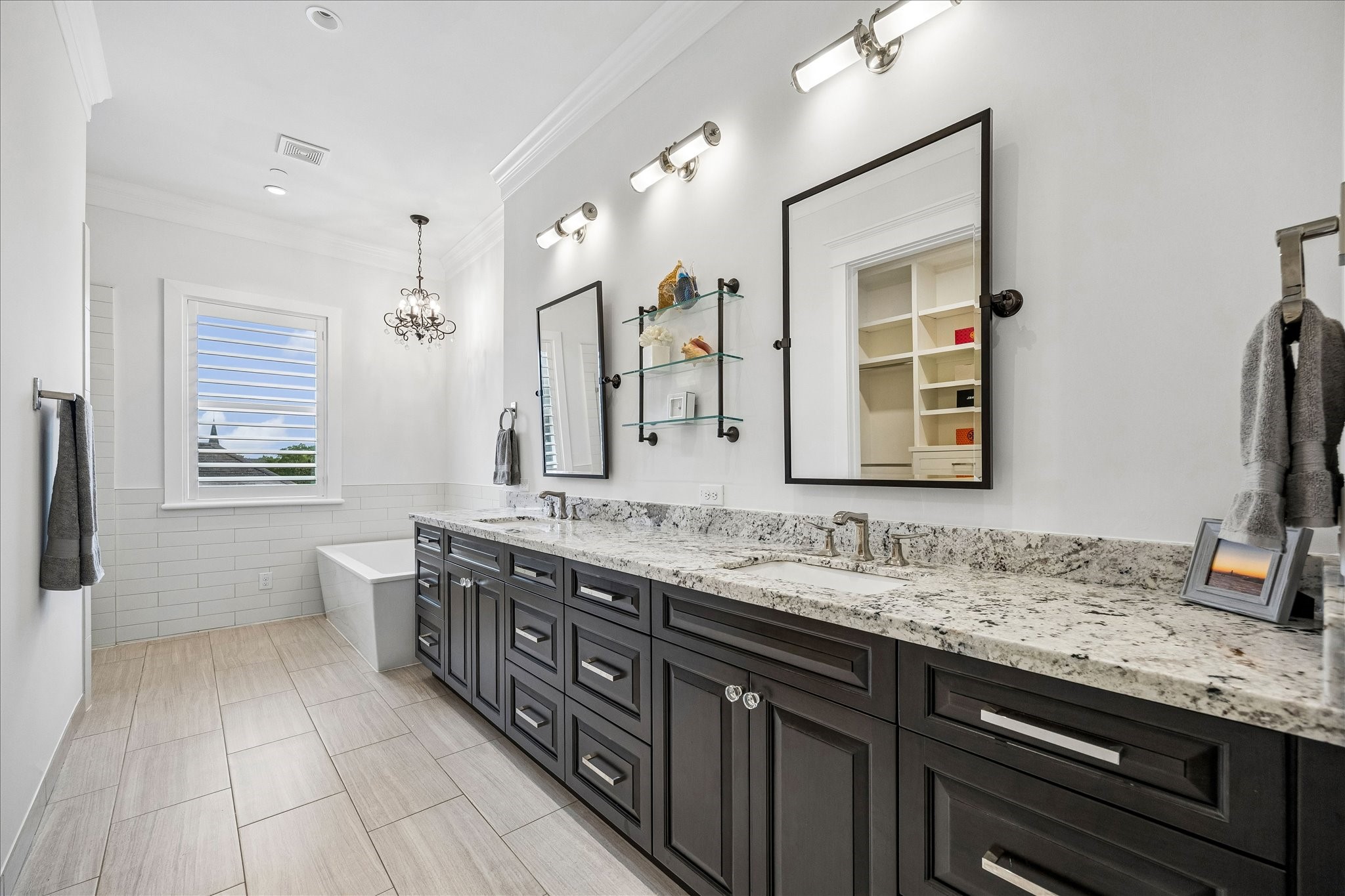  326 W 18th Street - 物件實景