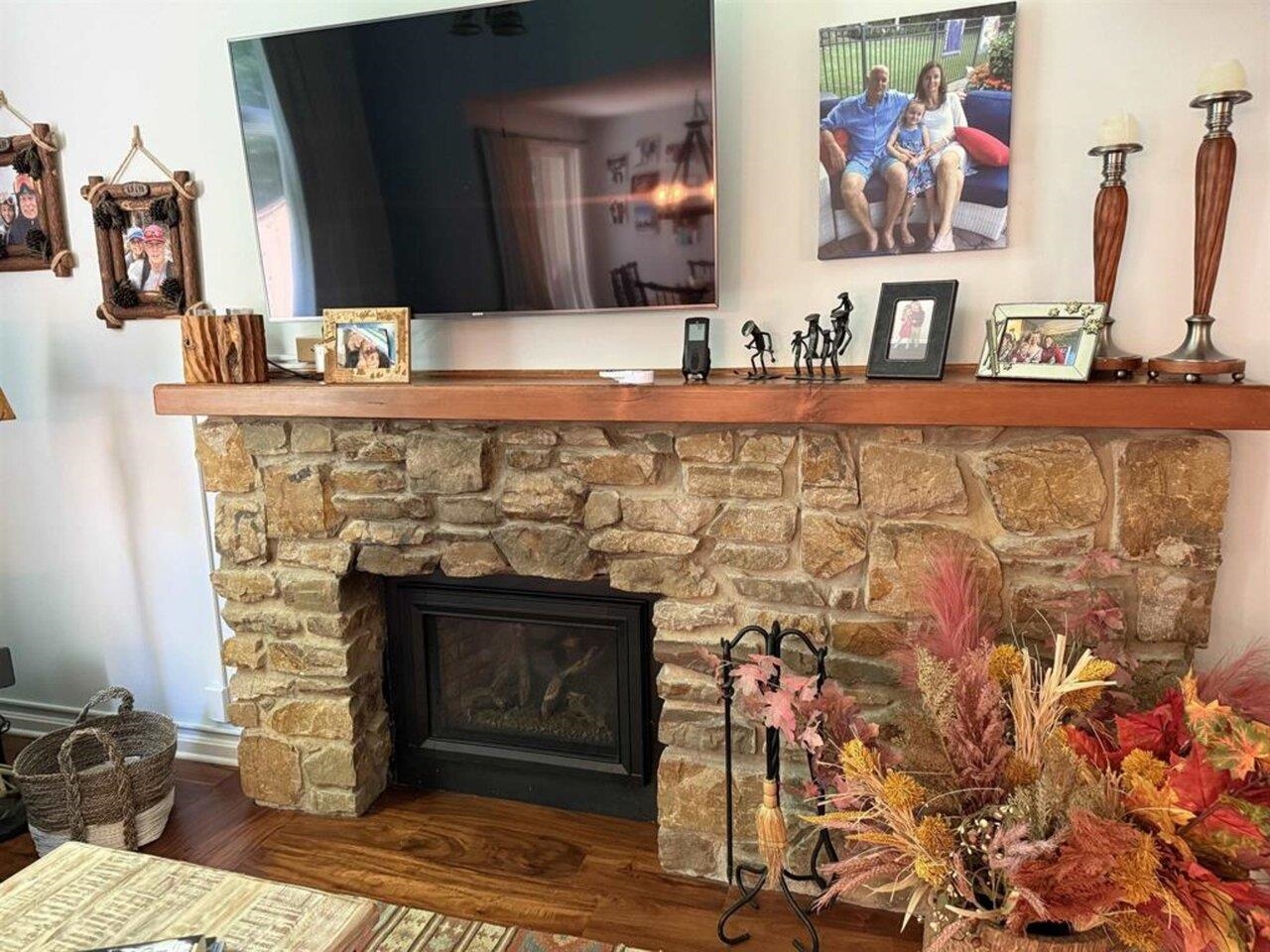 Warren, Vermont, 05674, United States, 3 Bedrooms Bedrooms, ,2 BathroomsBathrooms,Residential,For Sale,2001814