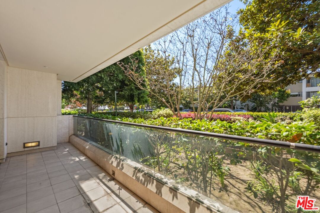 Santa Monica, California, 90402, United States, 2 Bedrooms Bedrooms, ,2 BathroomsBathrooms,Residential,For Sale,1901318