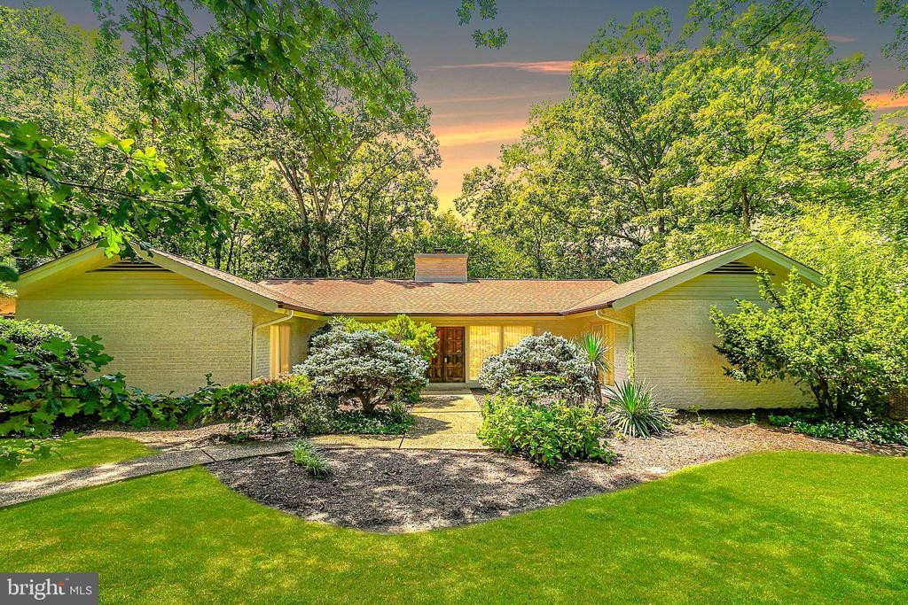 Fredericksburg, Virginia, 22401, United States, 4 Bedrooms Bedrooms, ,4 BathroomsBathrooms,Residential,For Sale,1917232