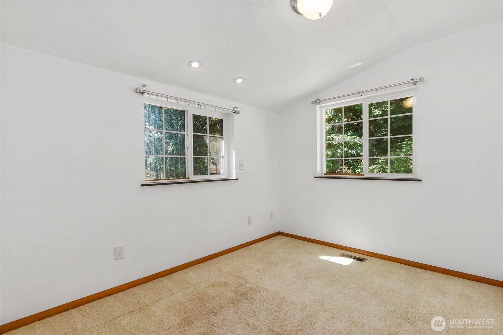 Olympia, Washington, 98512, United States, 2 Bedrooms Bedrooms, ,1 BathroomBathrooms,Residential,For Sale,1885373