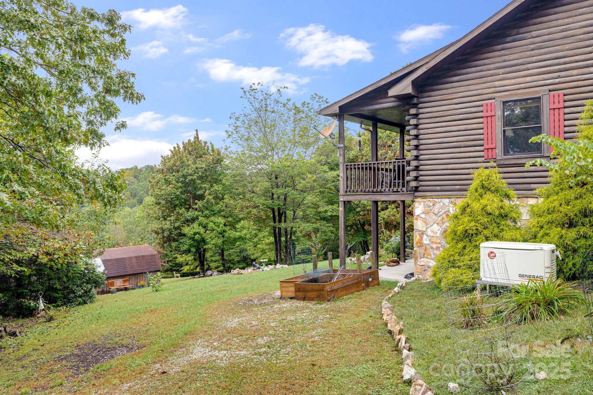 Spruce Pine, North Carolina, 28777, United States, 3 Bedrooms Bedrooms, ,3 BathroomsBathrooms,Residential,For Sale,1991683