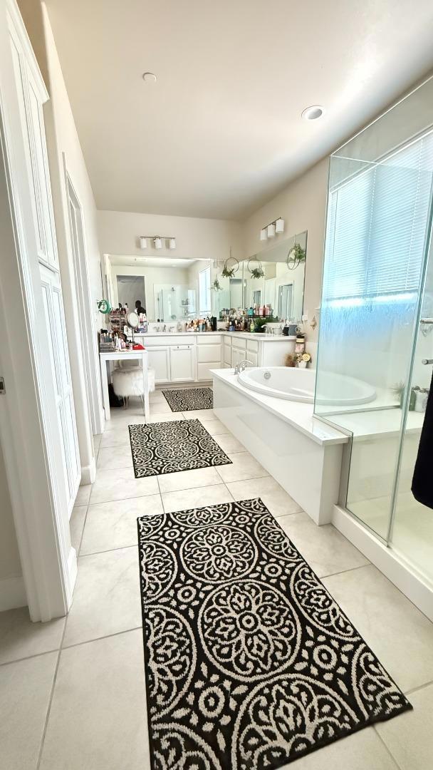 Hollister, California, 95023, United States, 4 Bedrooms Bedrooms, ,3 BathroomsBathrooms,Residential,For Sale,1980715