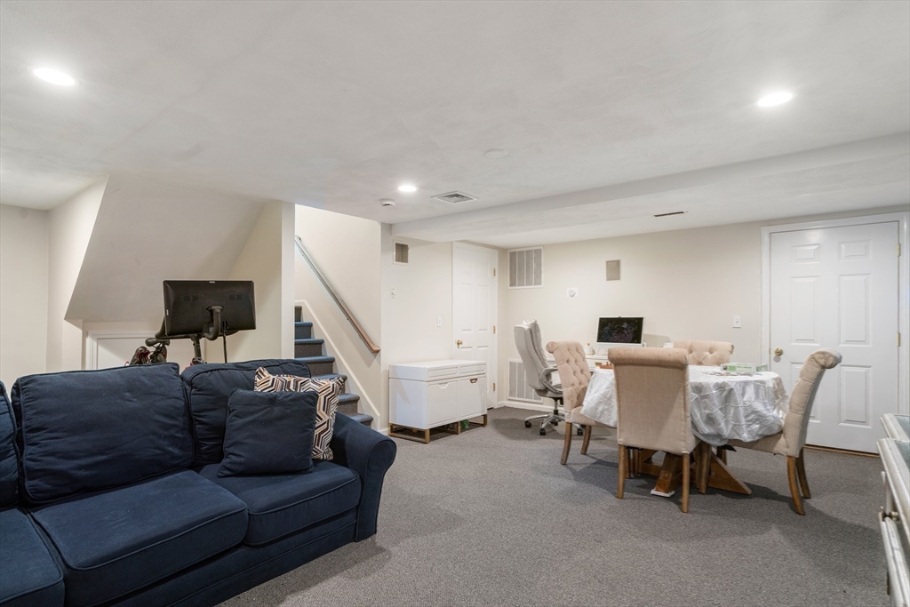 Hopkinton, Massachusetts, 01748, United States, 2 Bedrooms Bedrooms, ,3 BathroomsBathrooms,Residential,For Sale,1875527