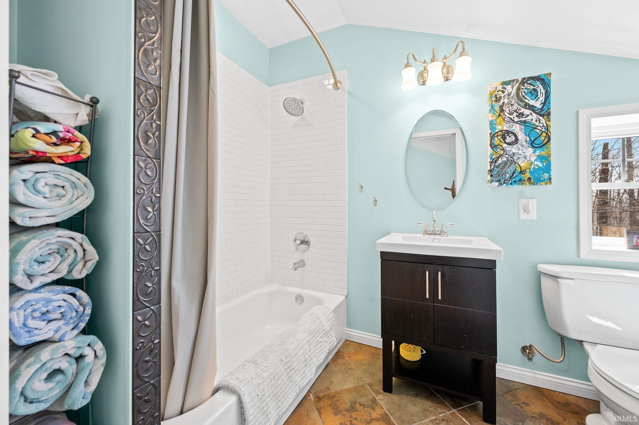 Bloomington, Indiana, 47401, United States, 3 Bedrooms Bedrooms, ,3 BathroomsBathrooms,Residential,For Sale,1936986