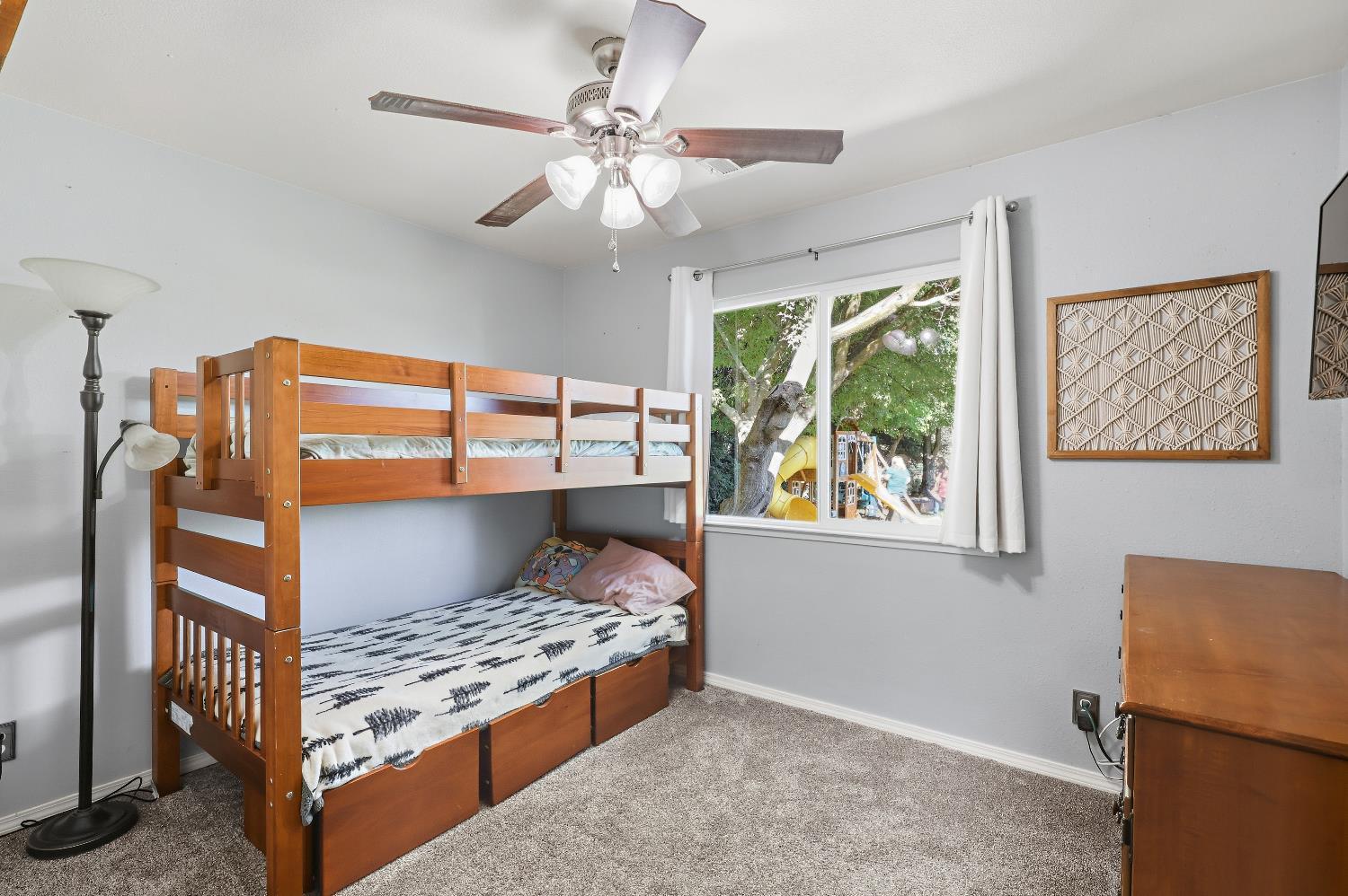 Le Grand, California, 95333, United States, 4 Bedrooms Bedrooms, ,3 BathroomsBathrooms,Residential,For Sale,1977955