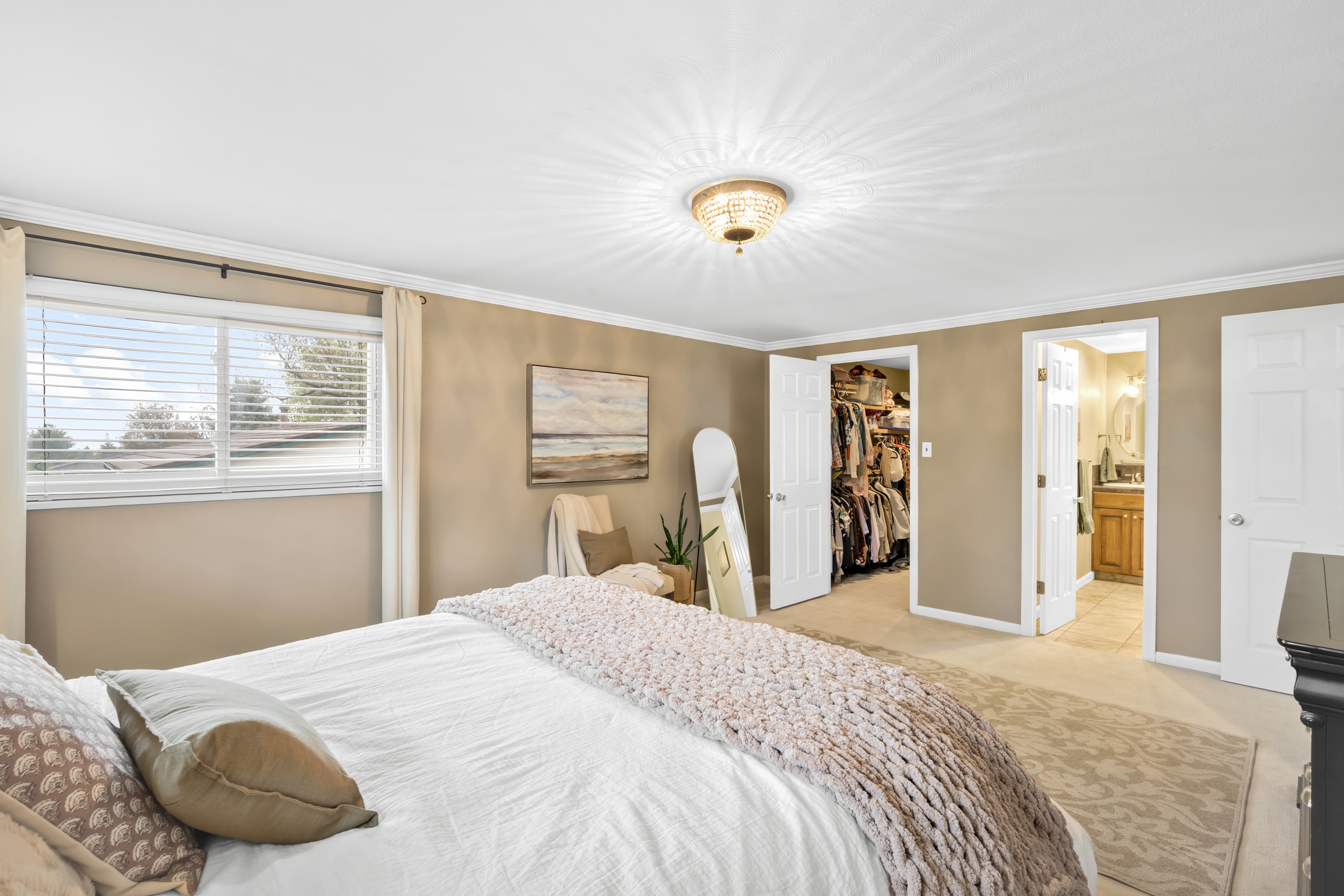  Beautifully Maintained Home in the Highly Desired Columbine Knolls Neighborhood - 物件實景