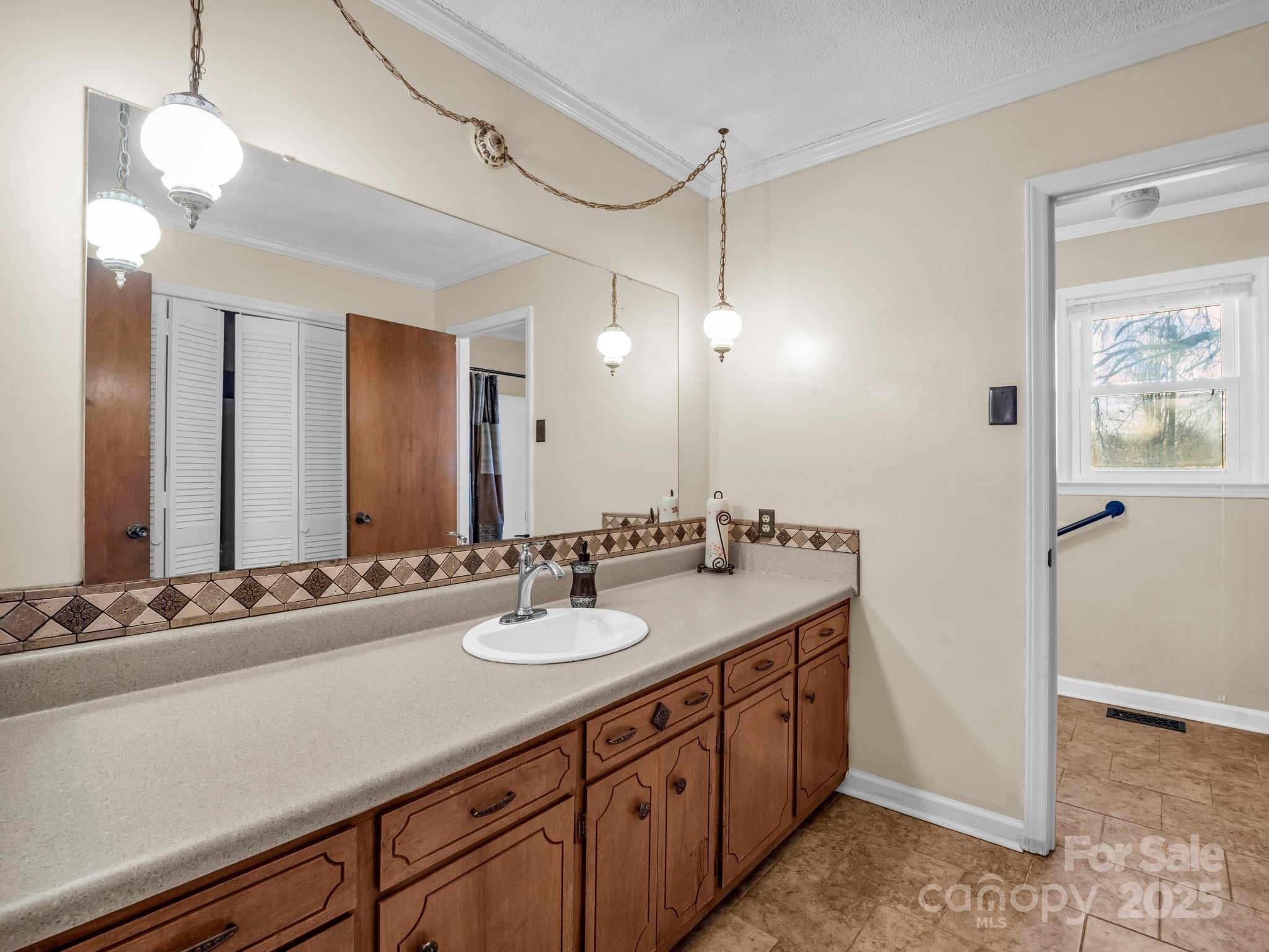 Lincolnton, North Carolina, 28092, United States, 3 Bedrooms Bedrooms, ,3 BathroomsBathrooms,Residential,For Sale,2005565