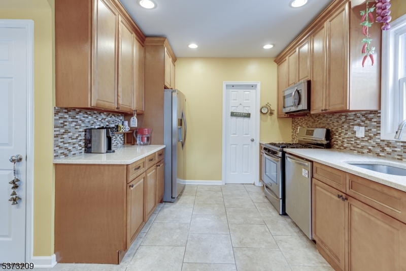 Scotch Plains Twp., New Jersey, 07076, United States, 4 Bedrooms Bedrooms, ,2 BathroomsBathrooms,Residential,For Sale,1900897
