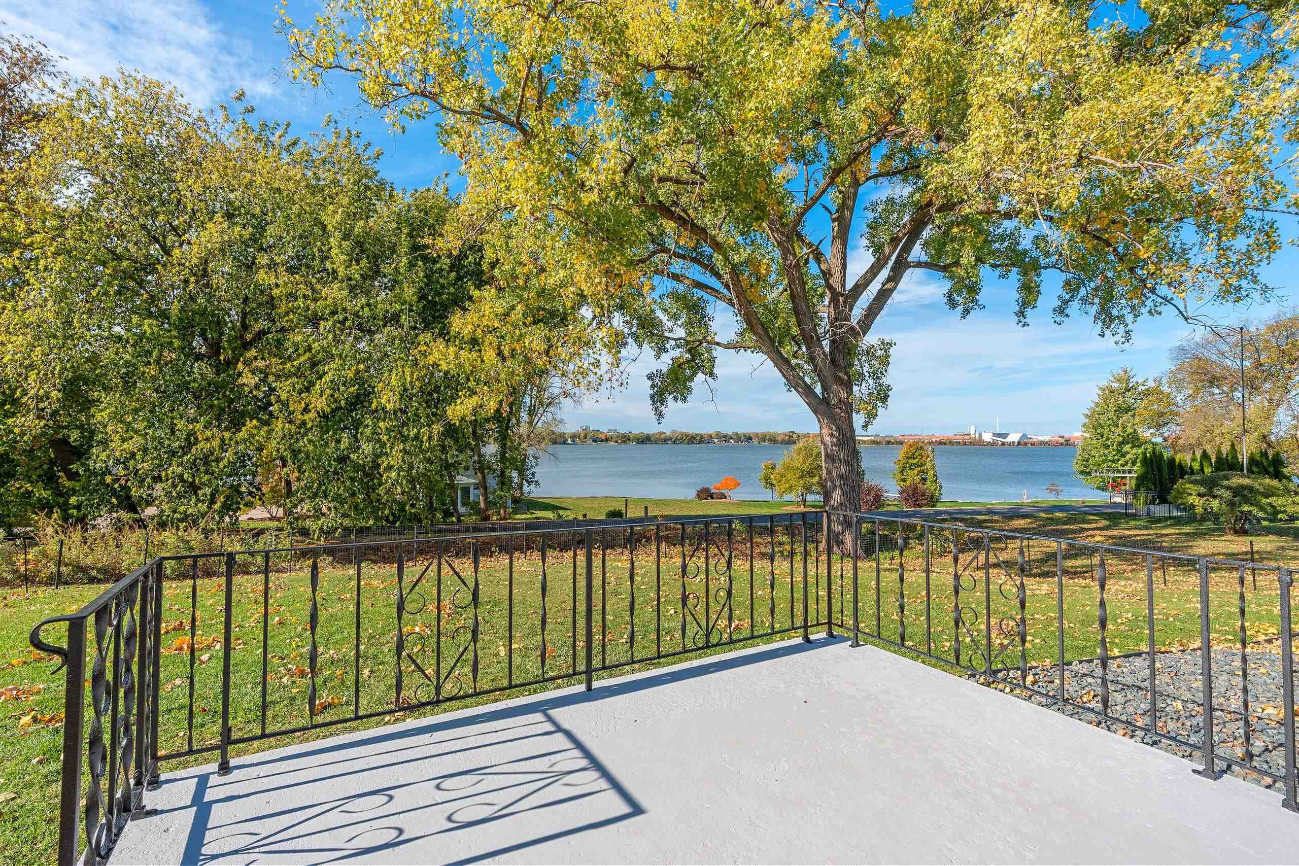 GREEN BAY, Wisconsin, 54301, United States, 3 Bedrooms Bedrooms, ,3 BathroomsBathrooms,Residential,For Sale,1969086