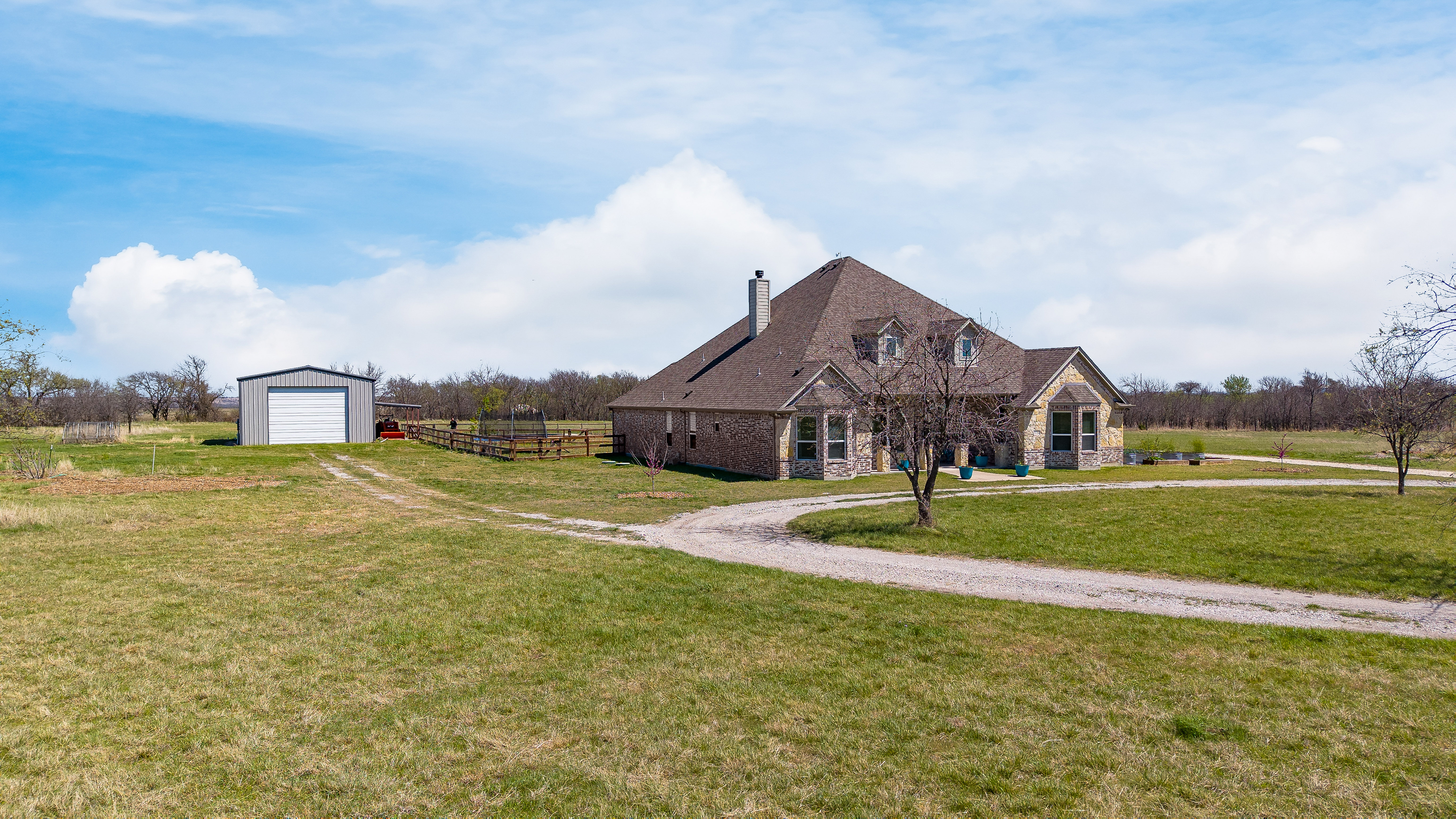  8.53-Acre Homestead With No HOA in Justin, Texas - 物件實景