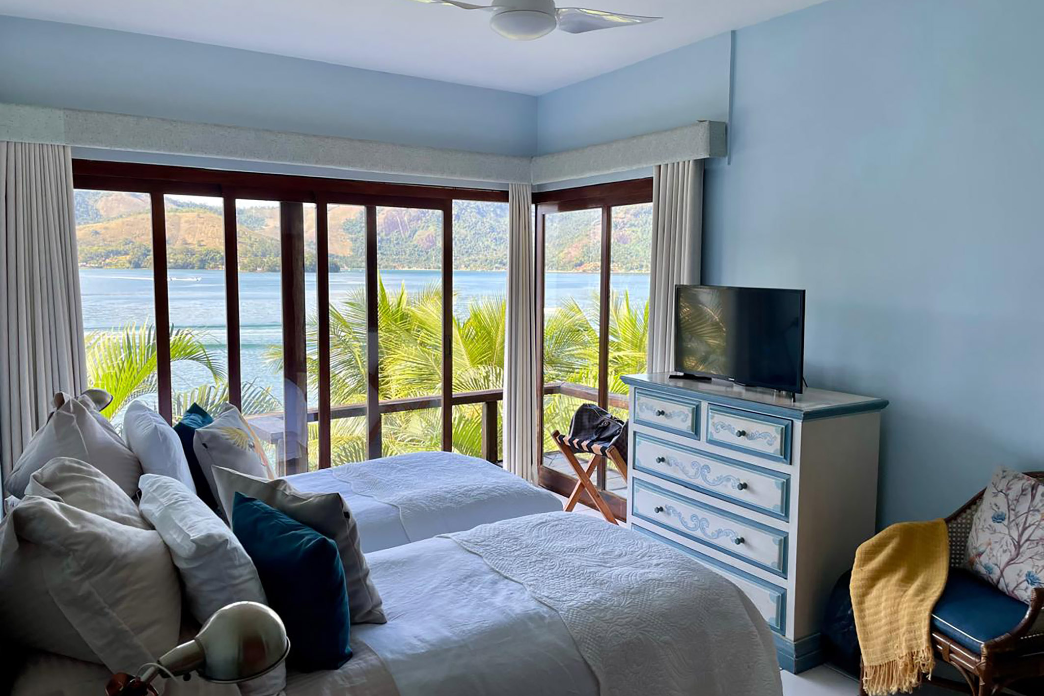  Residence with ocean and mountain views and direct water access - 物件實景