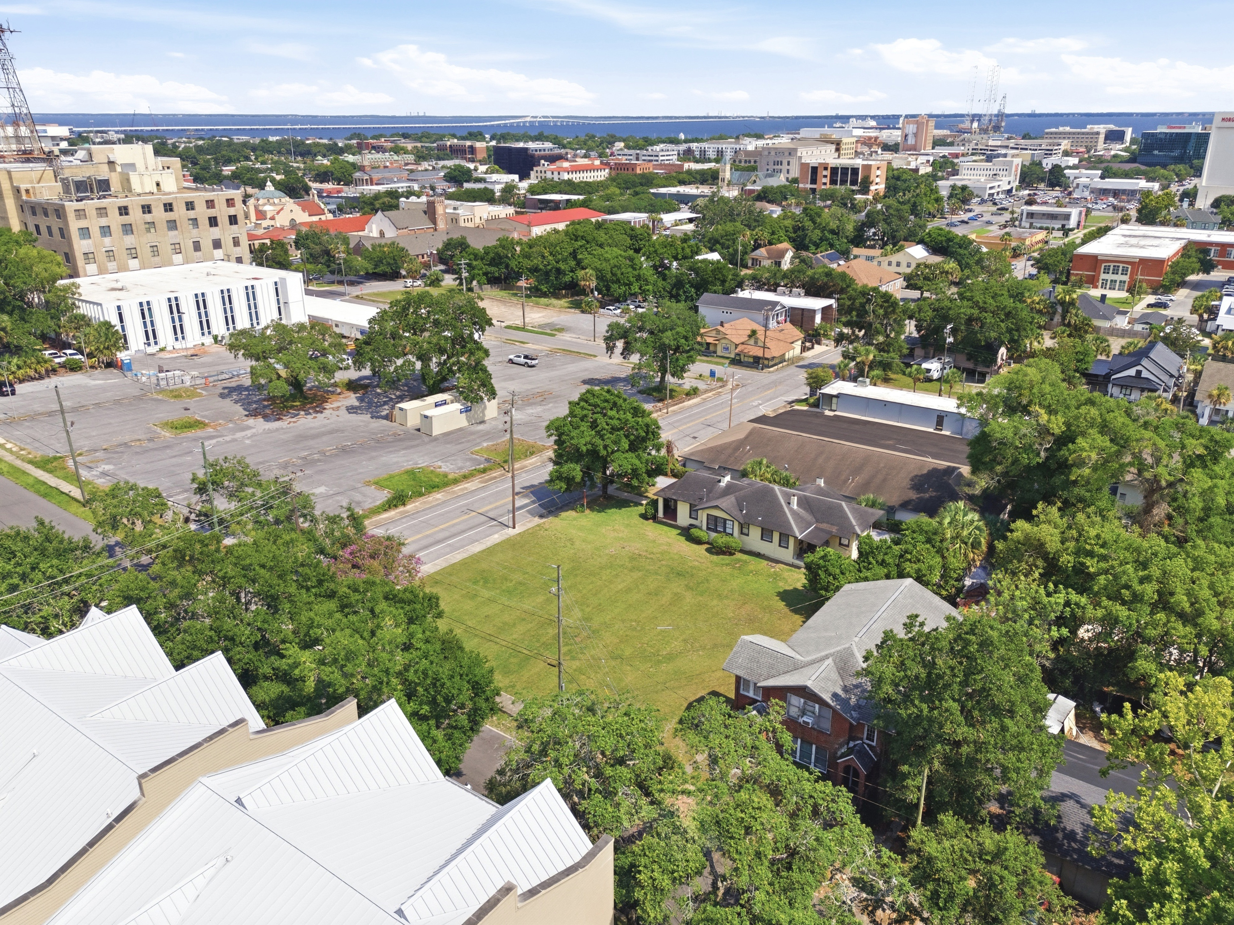  Rare Corner Parcel with Three-Lot Potential in Downton Pensacola - 物件實景
