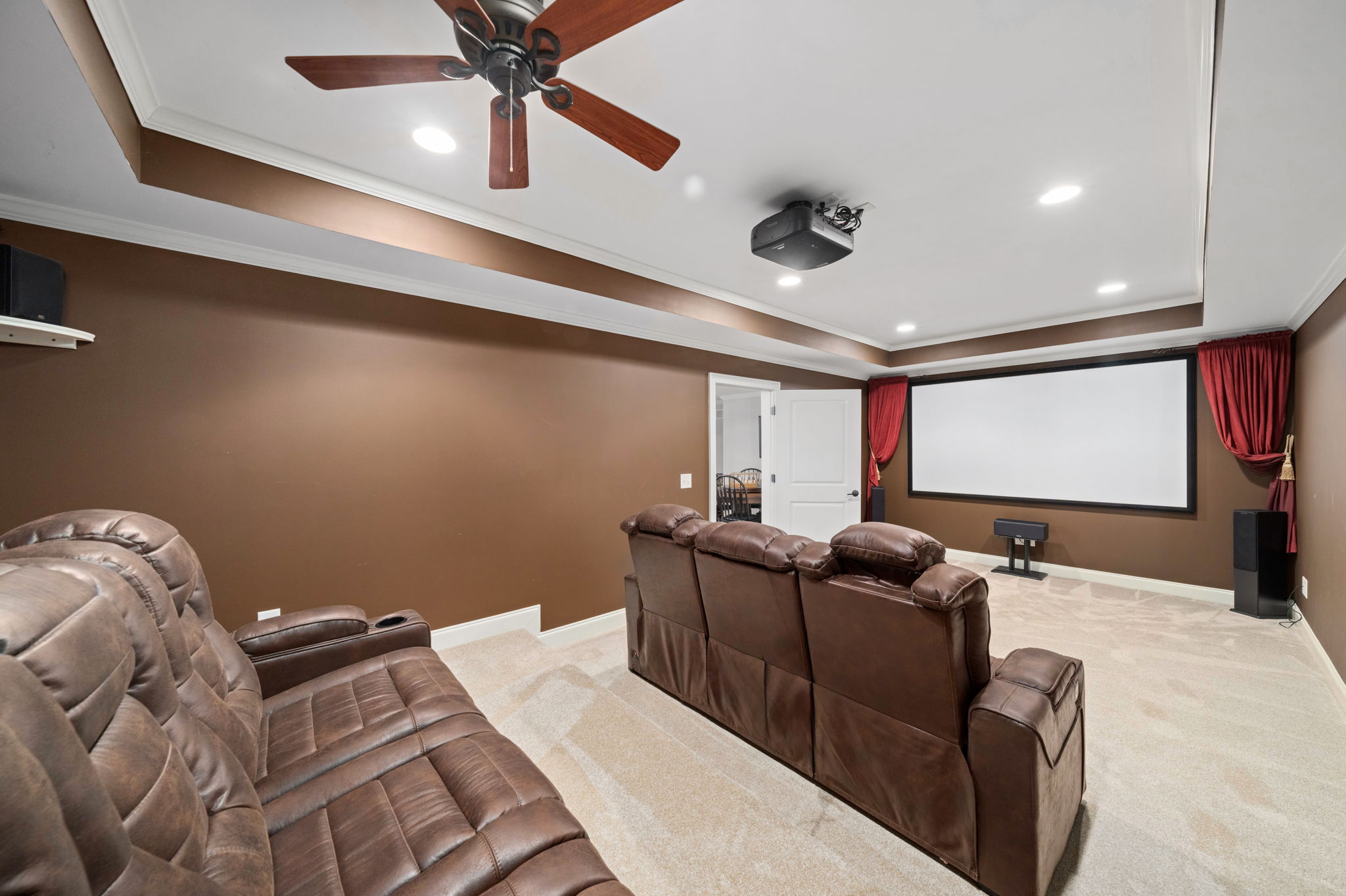  Situated Within the Sought-After, Gated Community of Clearbrooke - 物件實景