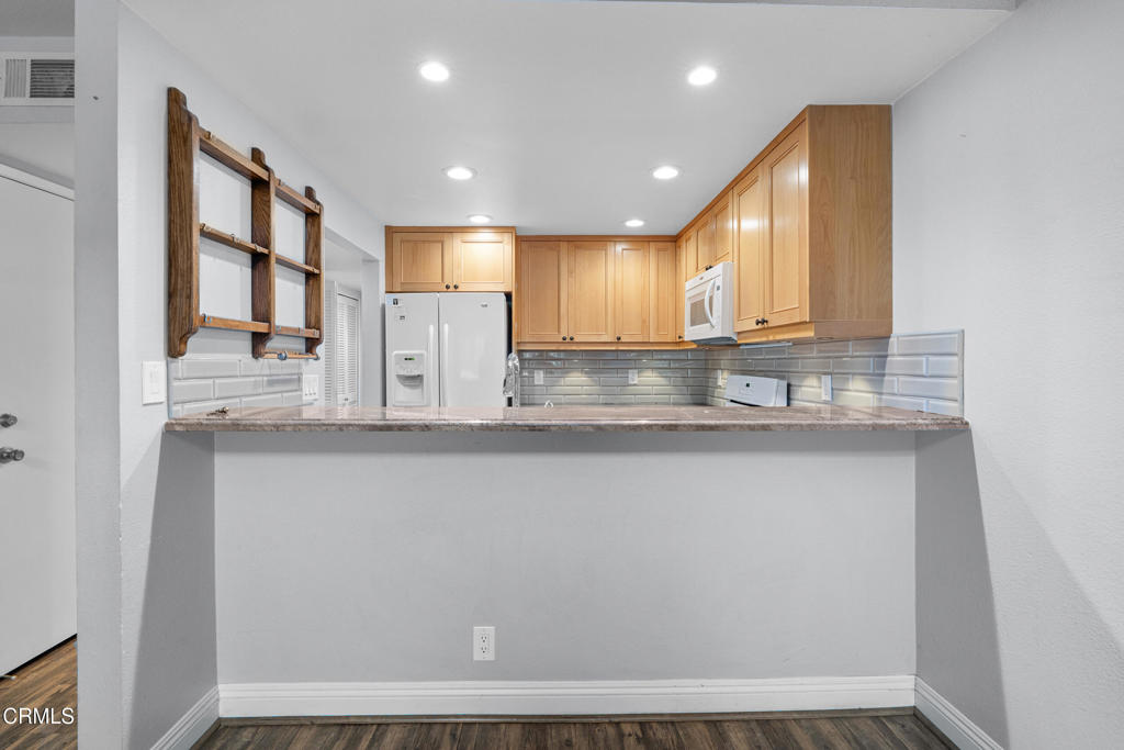 Ventura, California, 93004, United States, 2 Bedrooms Bedrooms, ,2 BathroomsBathrooms,Residential,For Sale,1934280