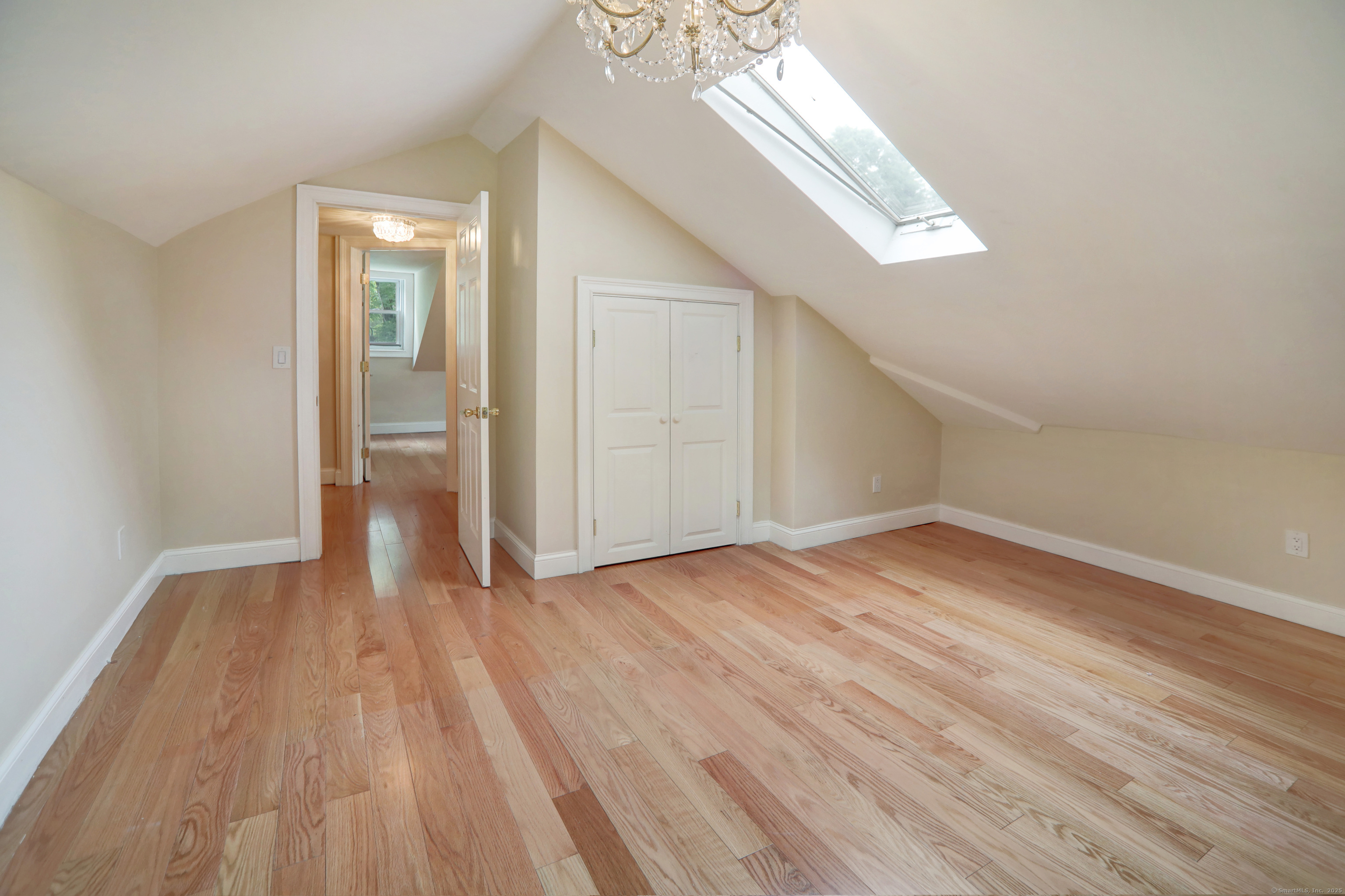 Hamden, Connecticut, 06518, United States, 9 Bedrooms Bedrooms, ,3 BathroomsBathrooms,Residential,For Sale,1940176