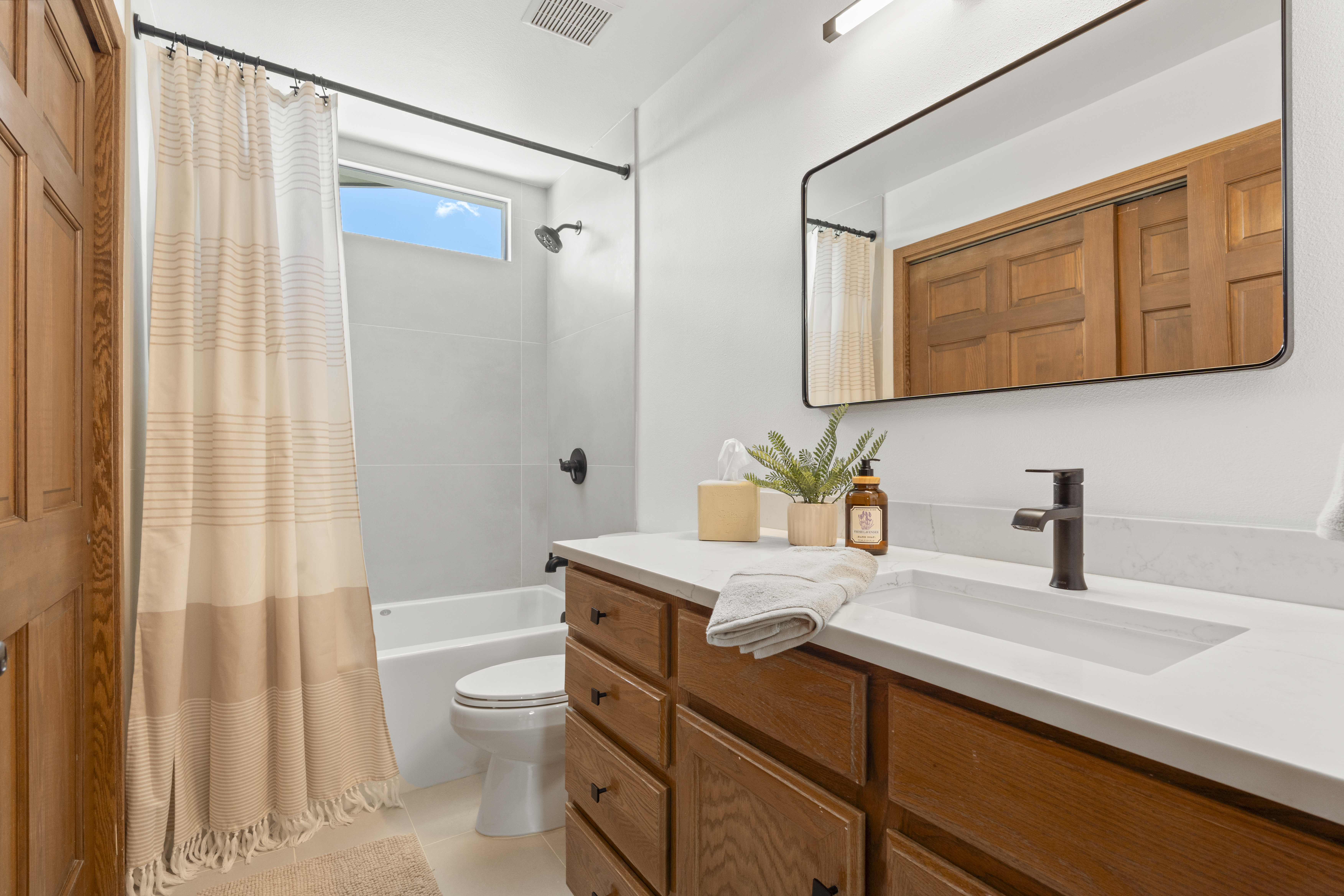  Set on 10+ private acres in the sought-after Ruby Ranch enclave - 物件實景