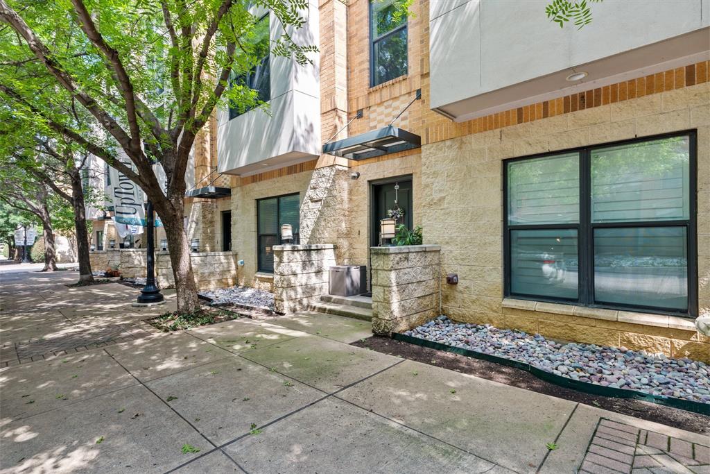 Fort Worth, Texas, 76102, United States, 2 Bedrooms Bedrooms, ,3 BathroomsBathrooms,Residential,For Sale,1880587