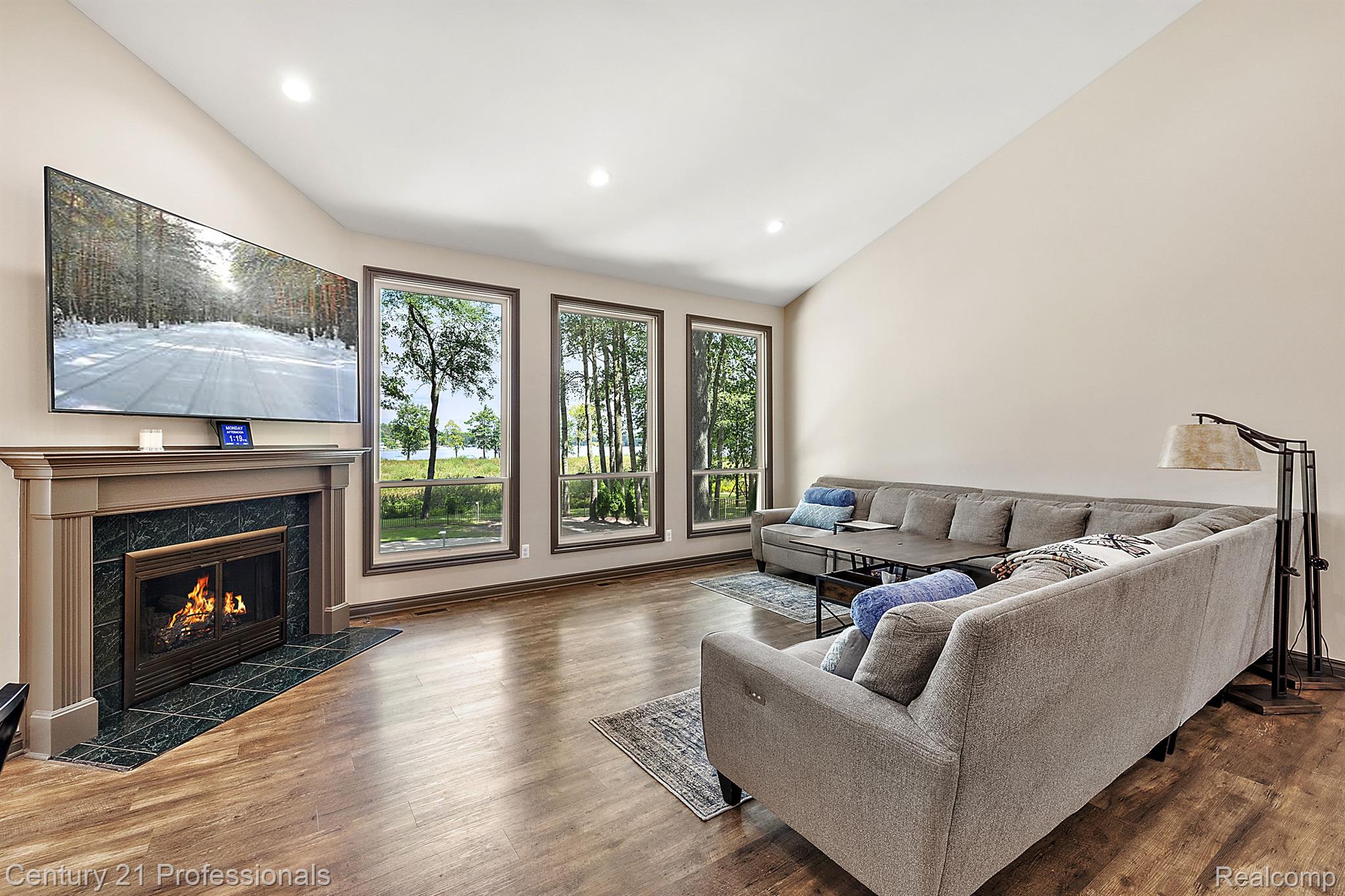 Davisburg, Michigan, 48350, United States, 5 Bedrooms Bedrooms, ,4 BathroomsBathrooms,Residential,For Sale,1978362