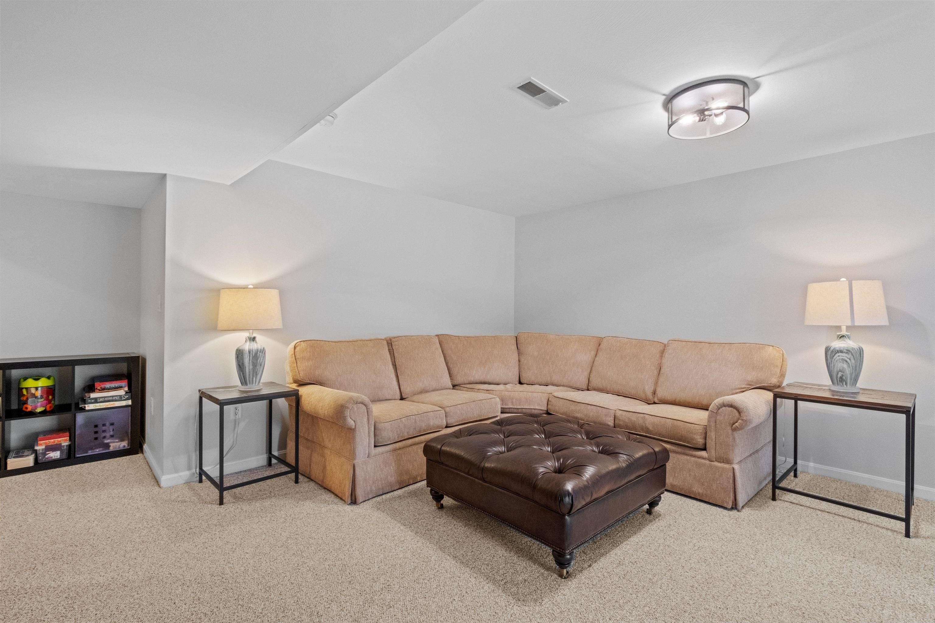 Lincoln, New Hampshire, 03251, United States, 4 Bedrooms Bedrooms, ,4 BathroomsBathrooms,Residential,For Sale,1915256