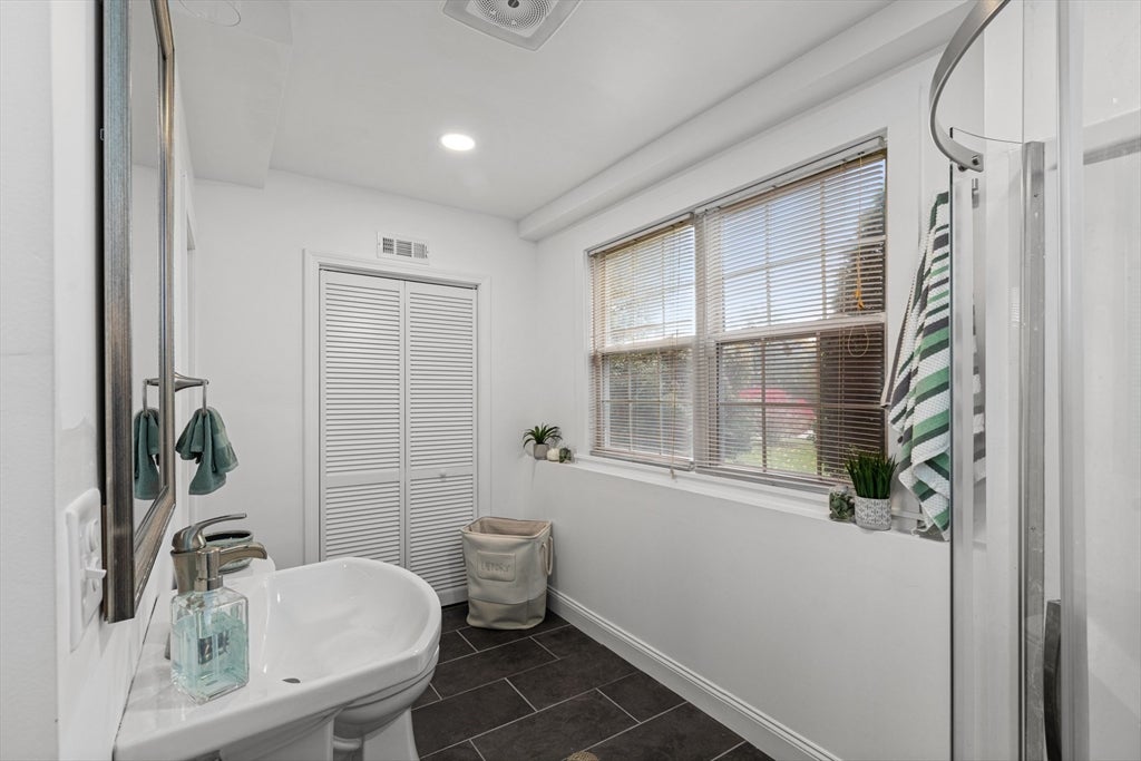 Plymouth, Massachusetts, 02360, United States, 3 Bedrooms Bedrooms, ,2 BathroomsBathrooms,Residential,For Sale,1982553