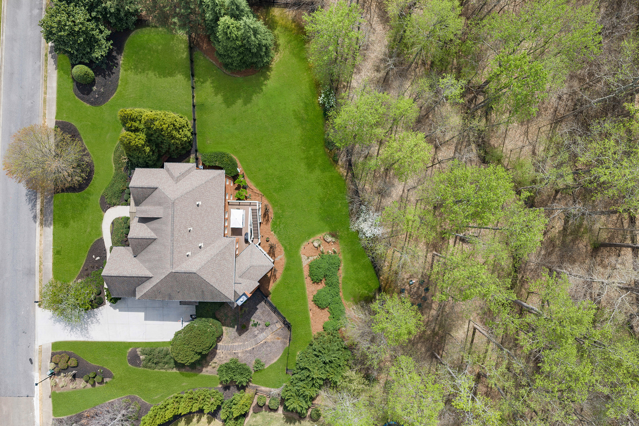  Meticulous Brick Estate Blends Timeless Architecture with Elevated Design - 物件實景