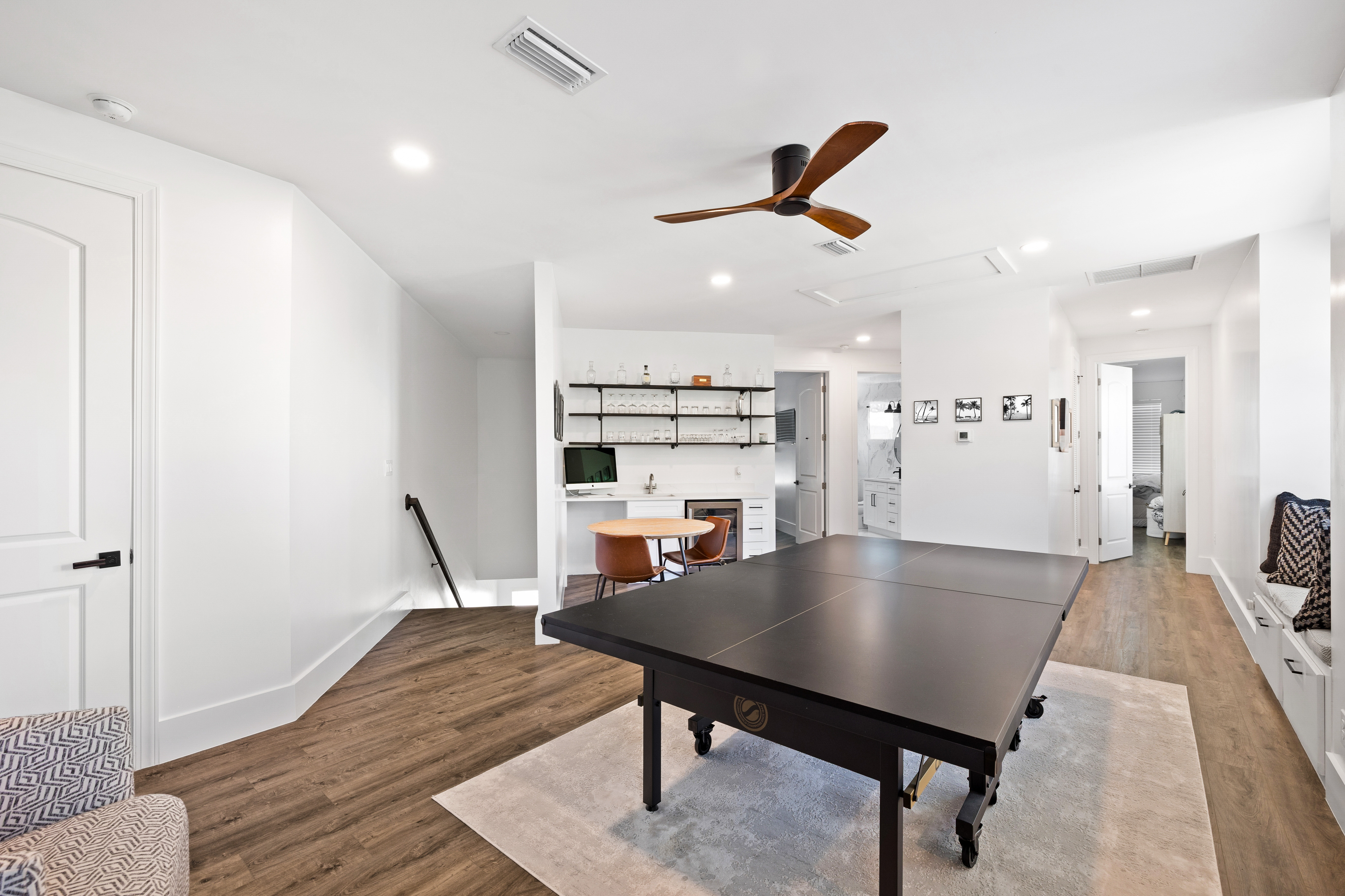  Spacious Newer-Build Home With Wraparound Porch On Gated Community Corner Lot - 物件實景