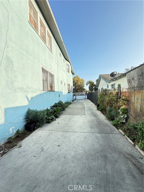 Los Angeles, California, 90059, United States, 7 Bedrooms Bedrooms, ,Residential,For Sale,1975927