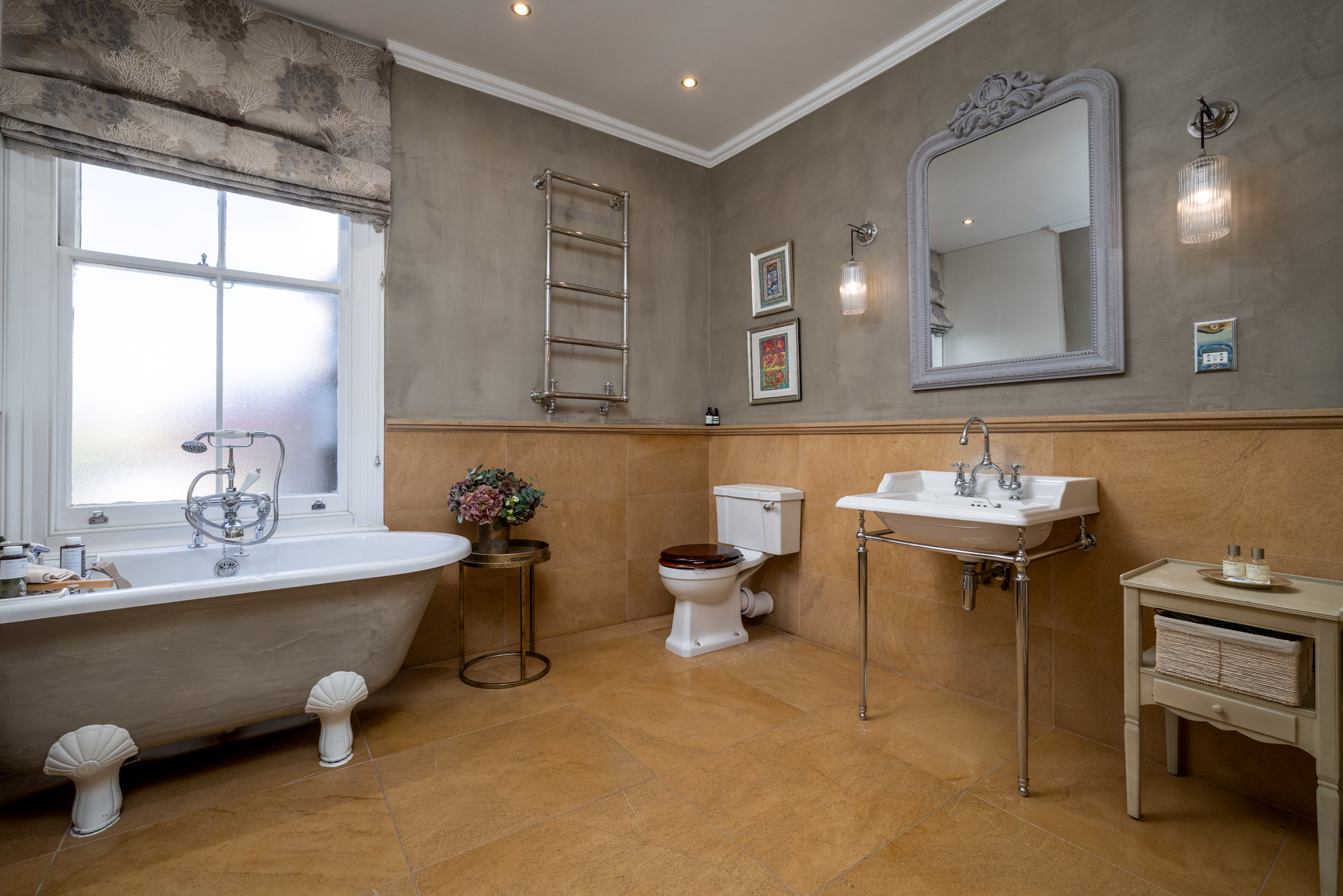  A Characterful Fulham house with a West-facing Garden and Roof Terrace - 物件實景