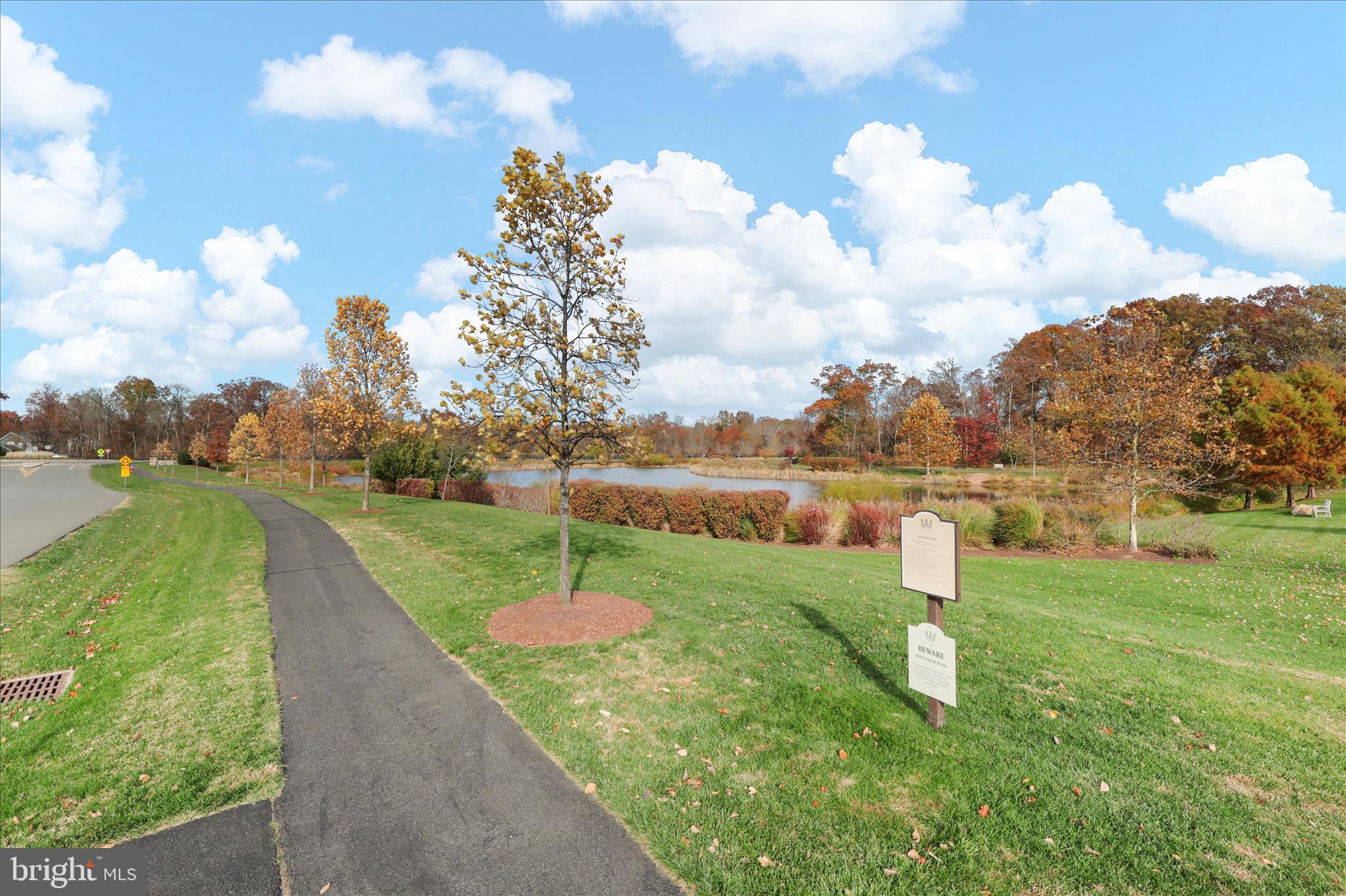 Aldie, Virginia, 20105, United States, 5 Bedrooms Bedrooms, ,5 BathroomsBathrooms,Residential,For Sale,1987386